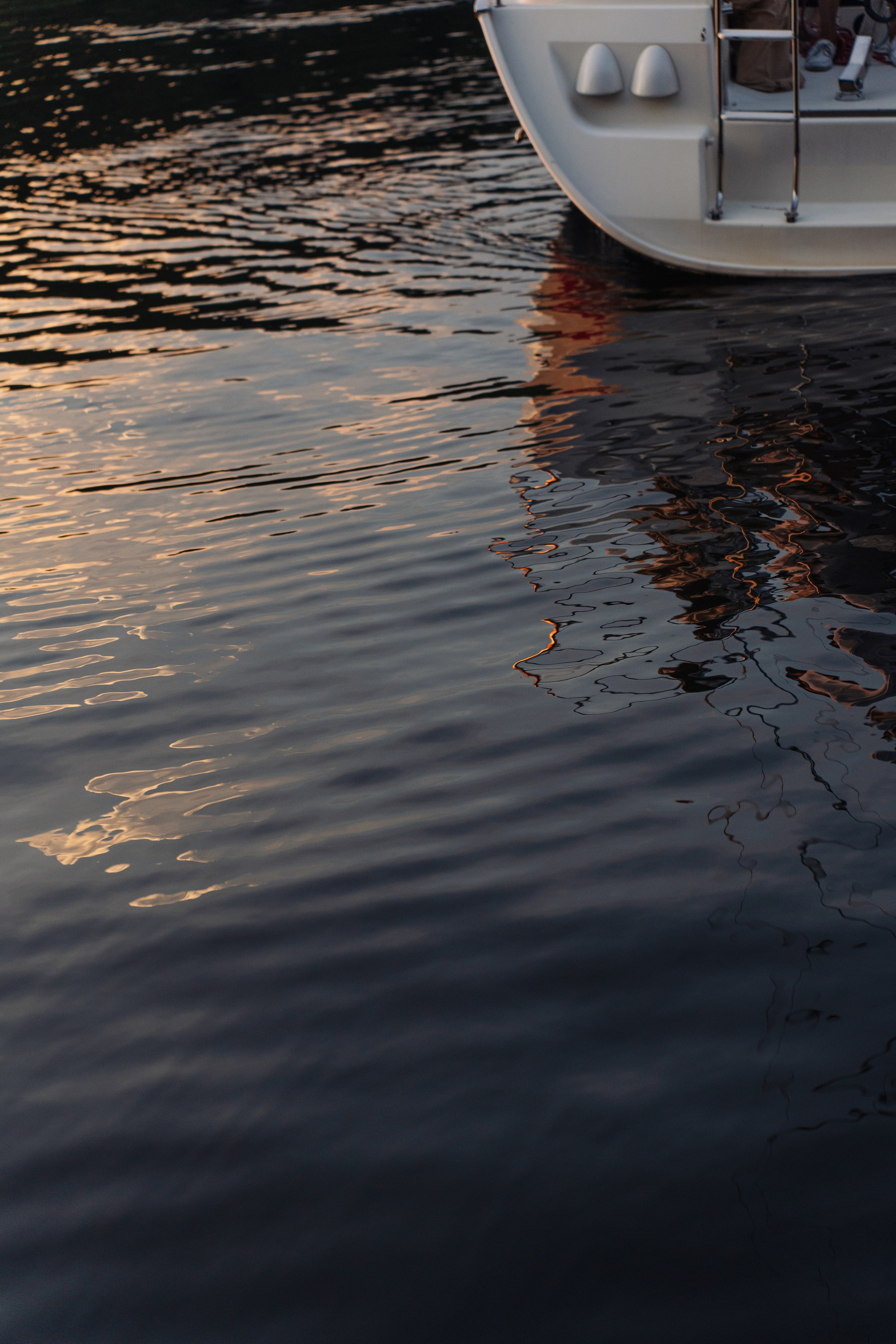 Свадебная фотосессия на яхте на закате (Пироговское водохранилище)