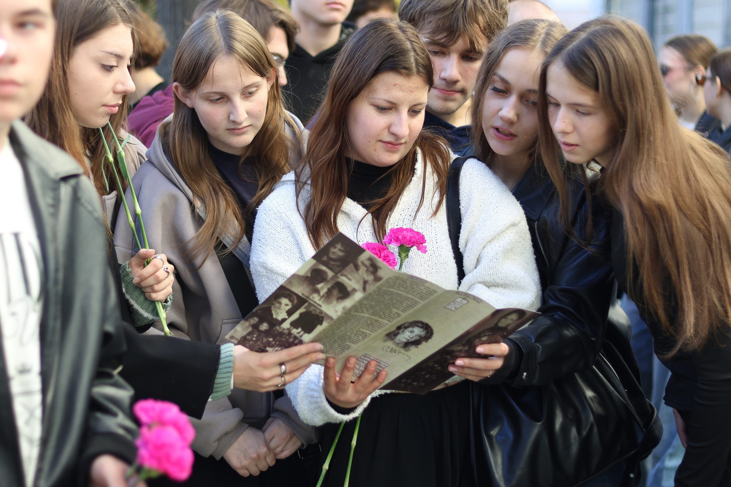 Открытие памятной доски С. В. Сотничевской. Лунева Дарья — портретная и театральная фотография в Туле