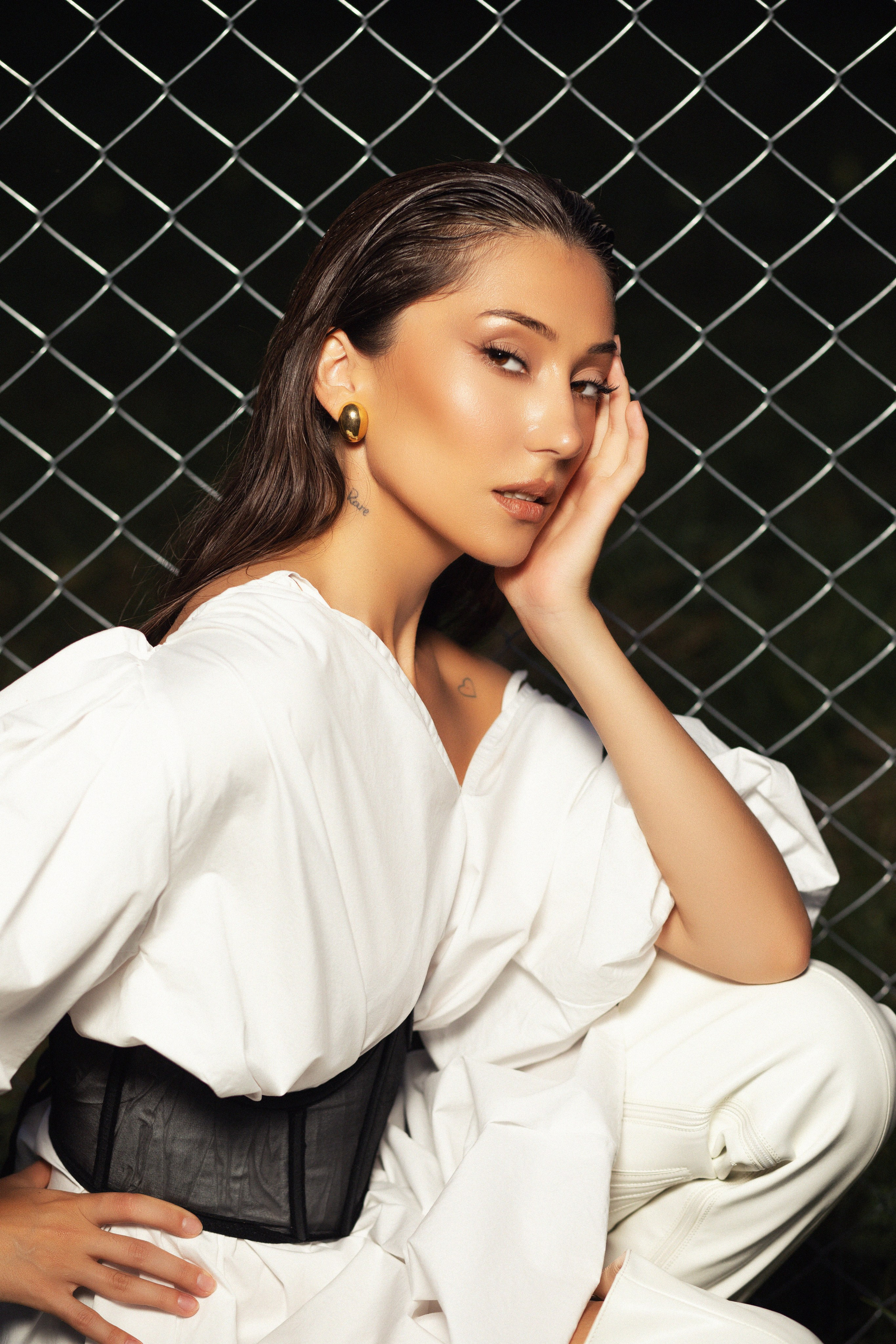 фотосессия с сеткой рабицей