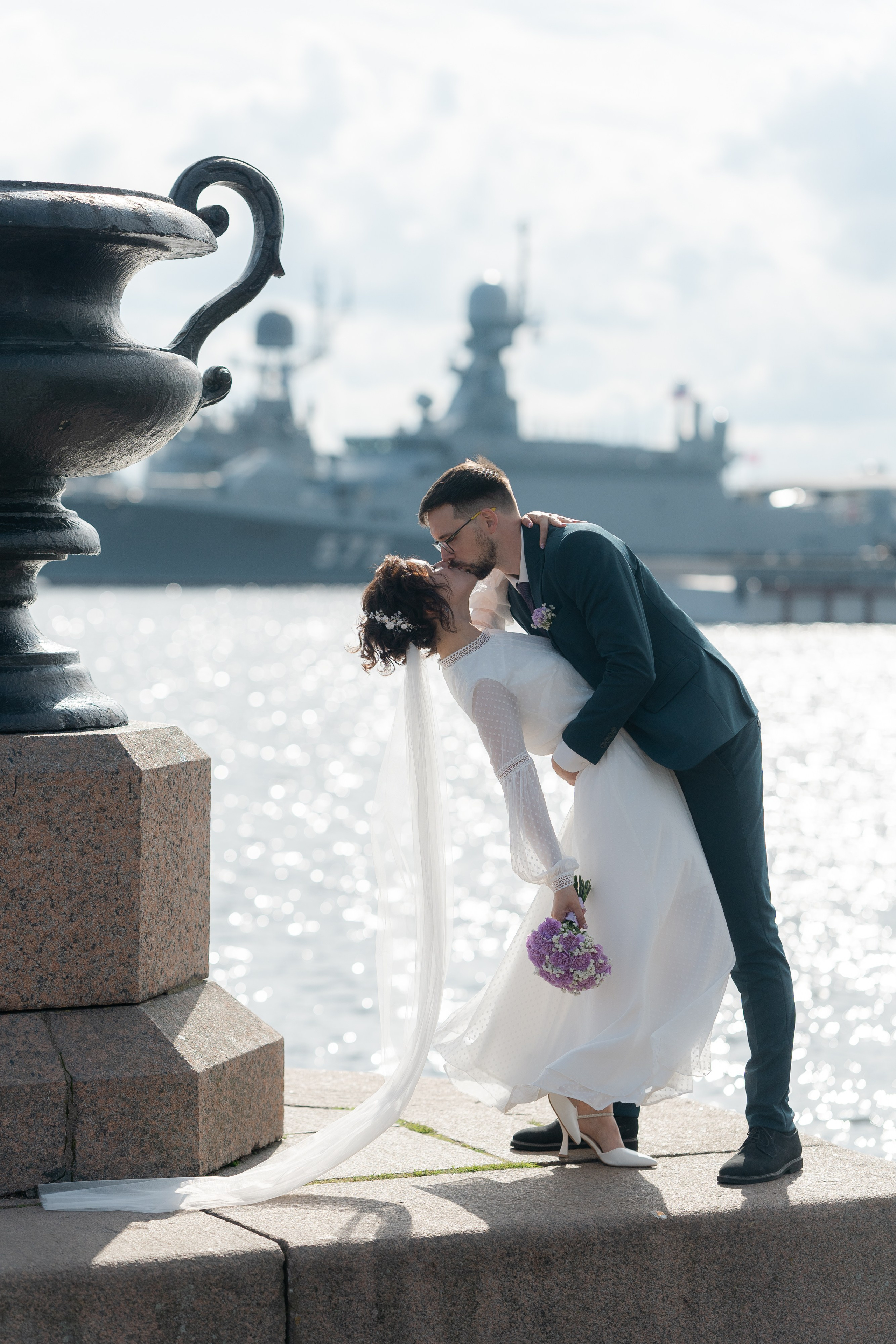 Красивые места для свадебной фотосессии летом в Санкт-Петербурге. Свадебный фотограф Александр Невский в Санкт-Петербурге