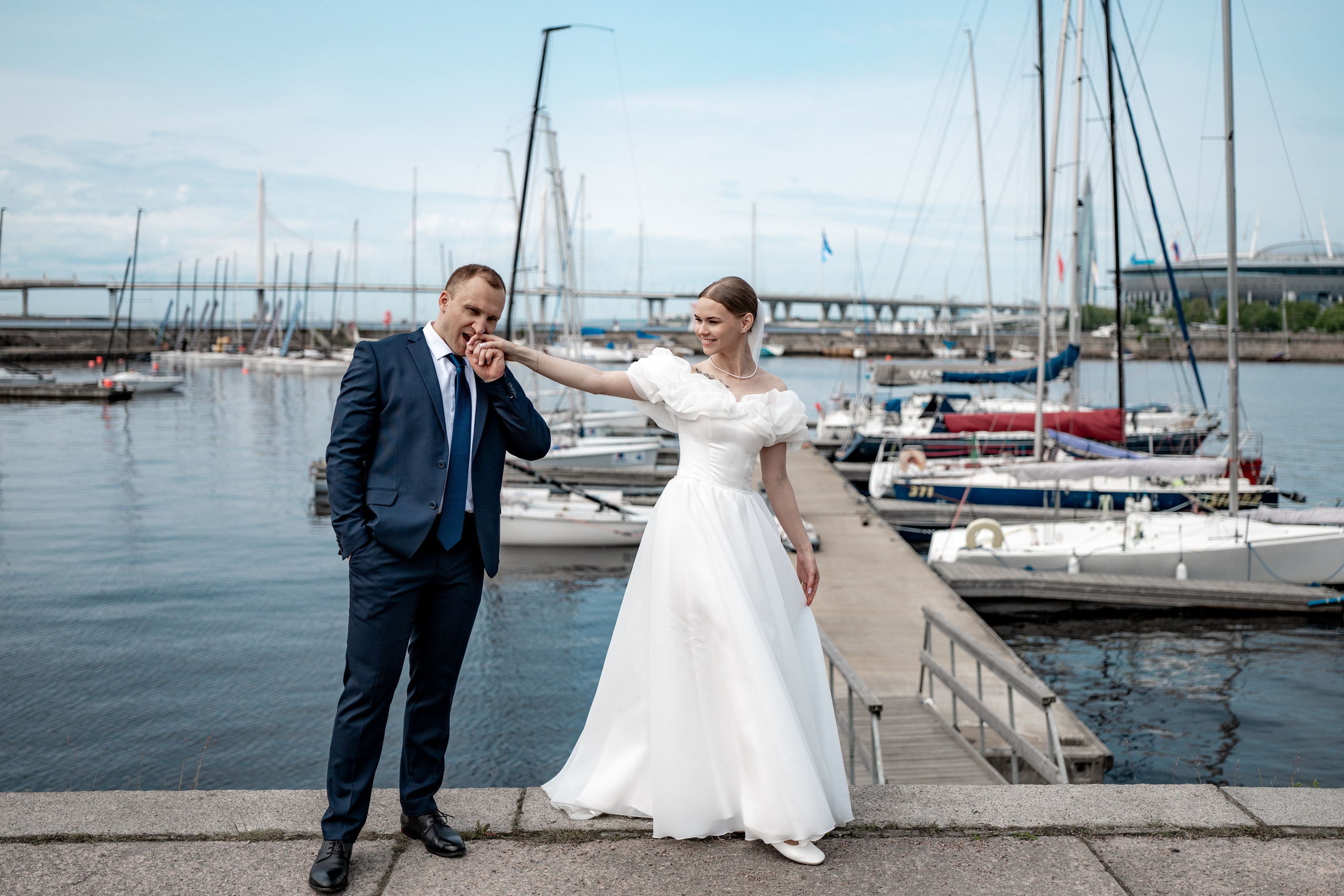 Красивые места для свадебной фотосессии летом в Санкт-Петербурге. Свадебный фотограф Александр Невский в Санкт-Петербурге