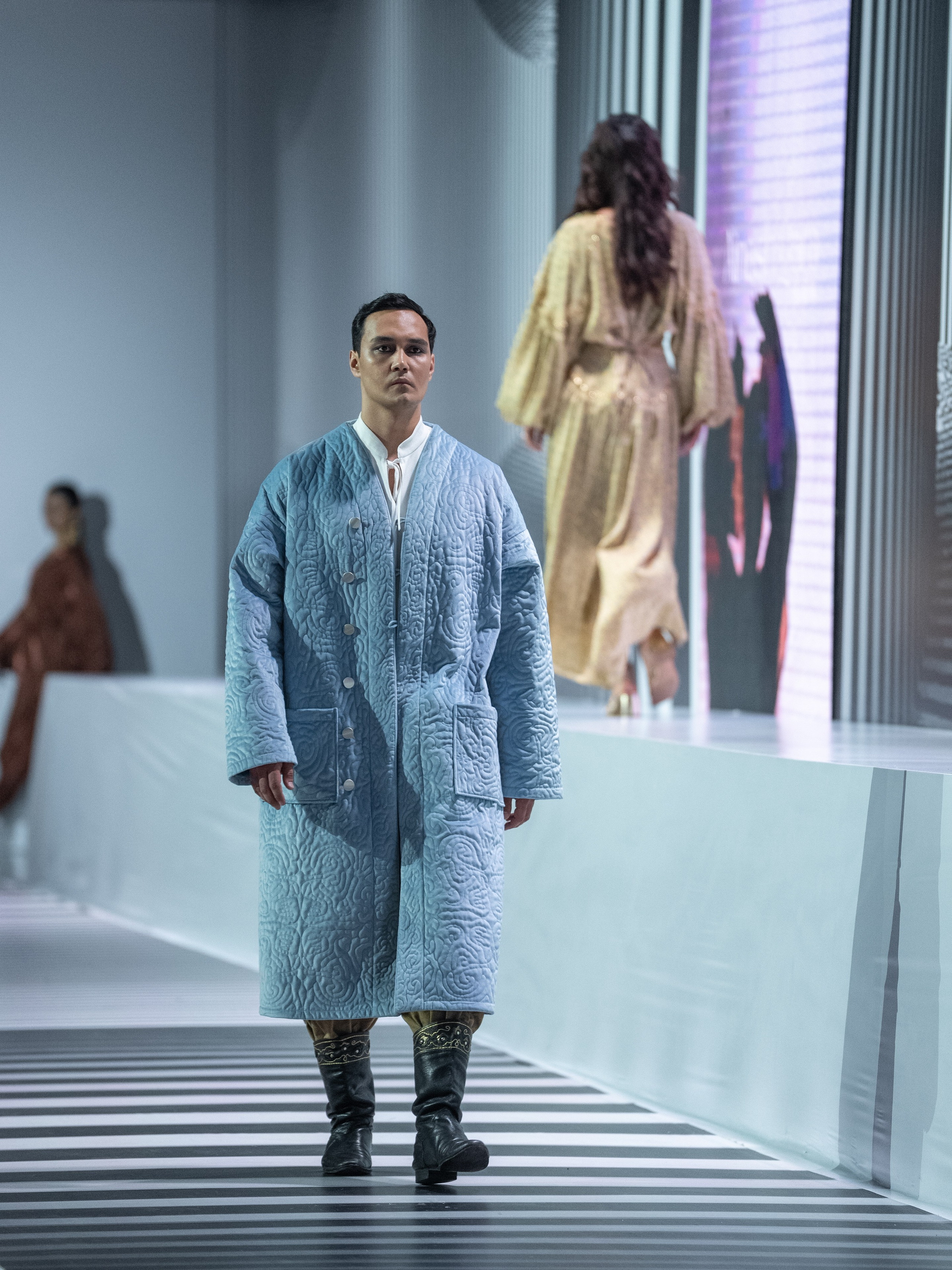 Brand AINASH QARA. Сайт Алматинского НЮ АРТ, будуар и фэшн фотографа Дениса Карпенко