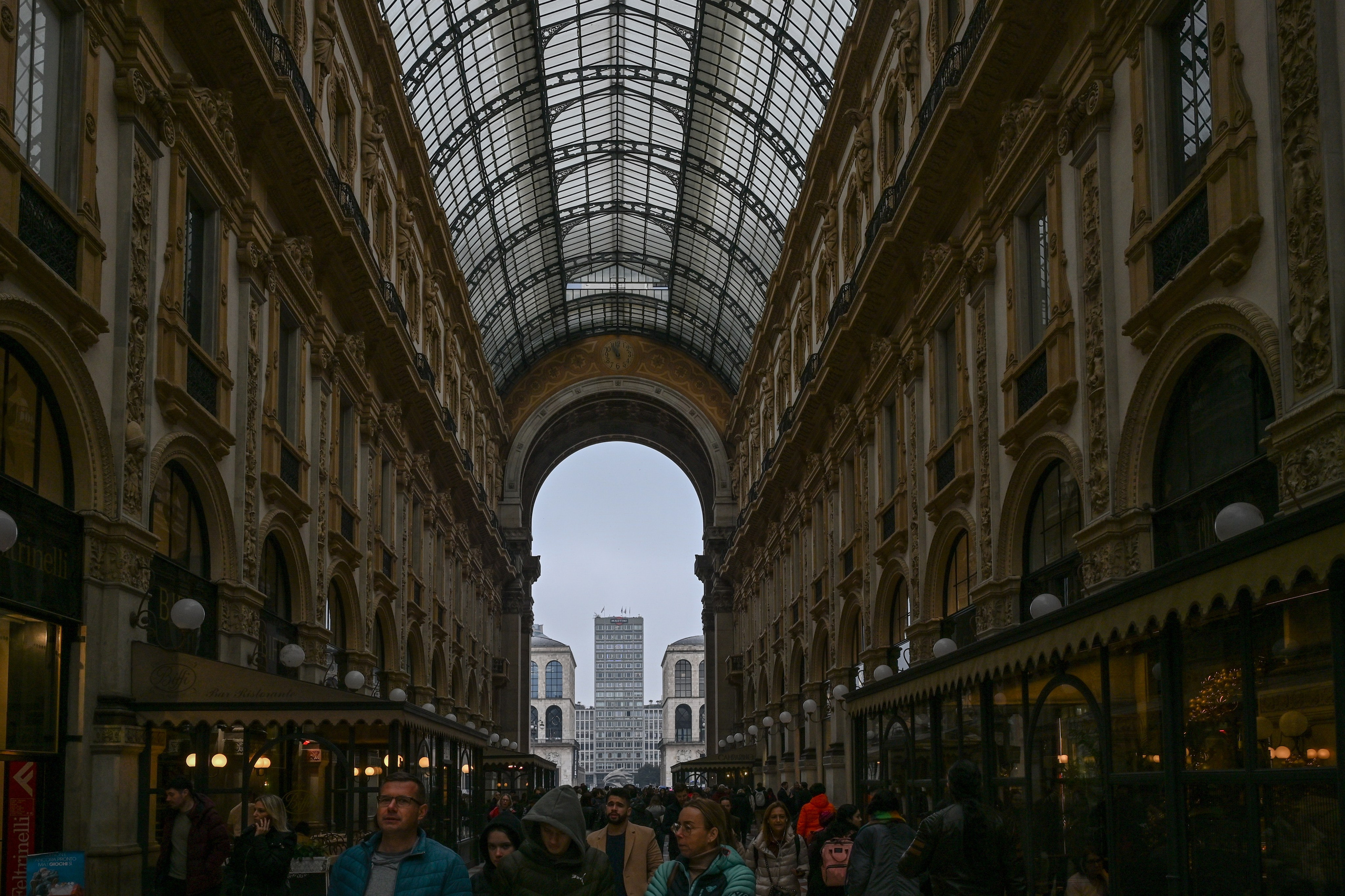 Milano: Navigli, City, Trams. Фотограф Минск