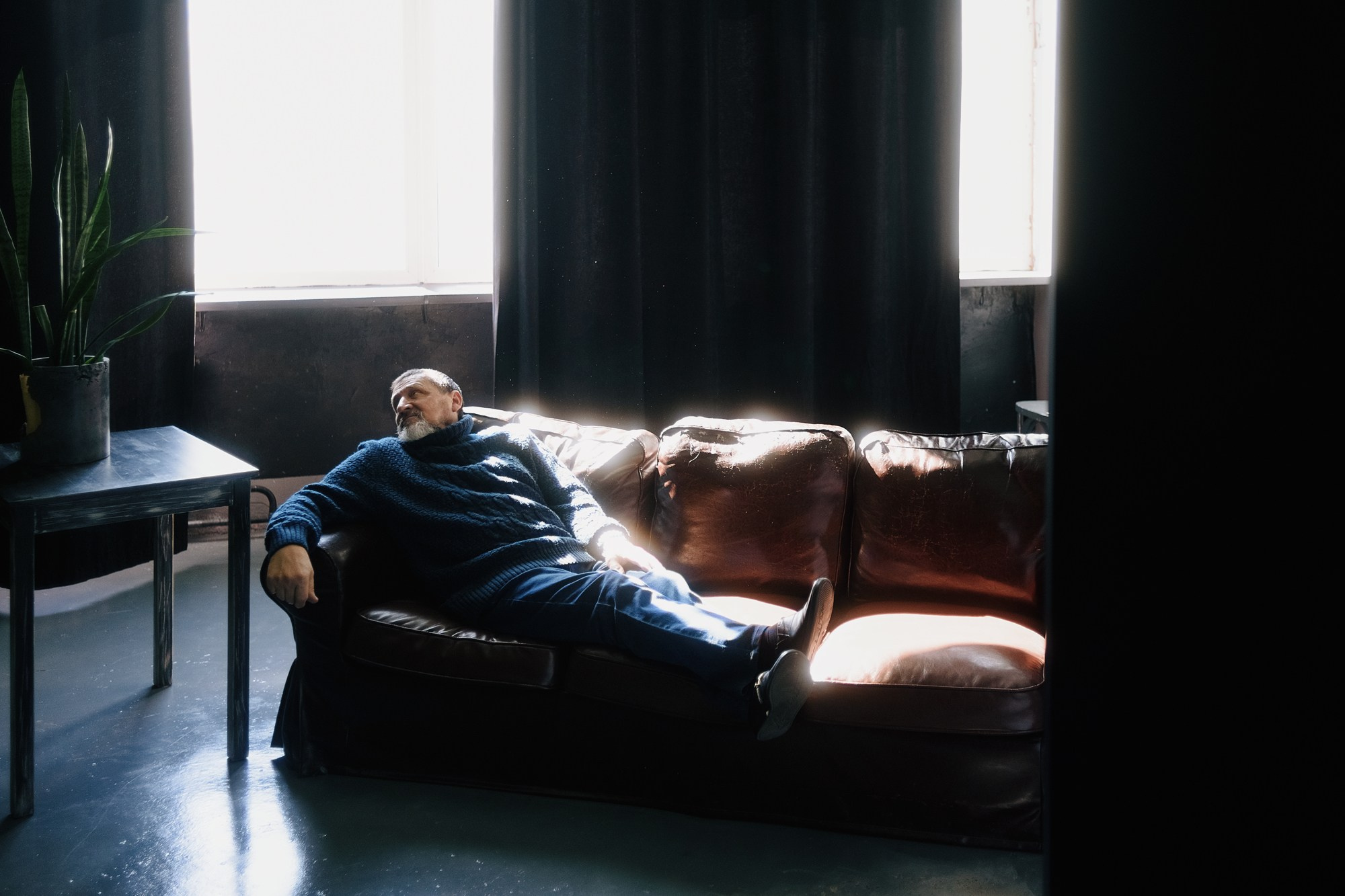 Фотосессия для папы в подарок: Мужской портрет в студии Тюмень. Портретный фотограф Тюмень Дарья Мустафина