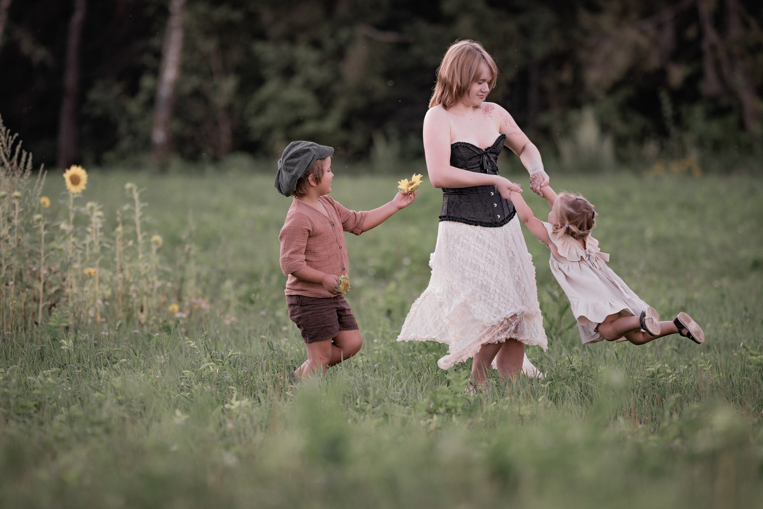 Прогулка с подсолнухами. Семейный фотограф Ефремова Виктория