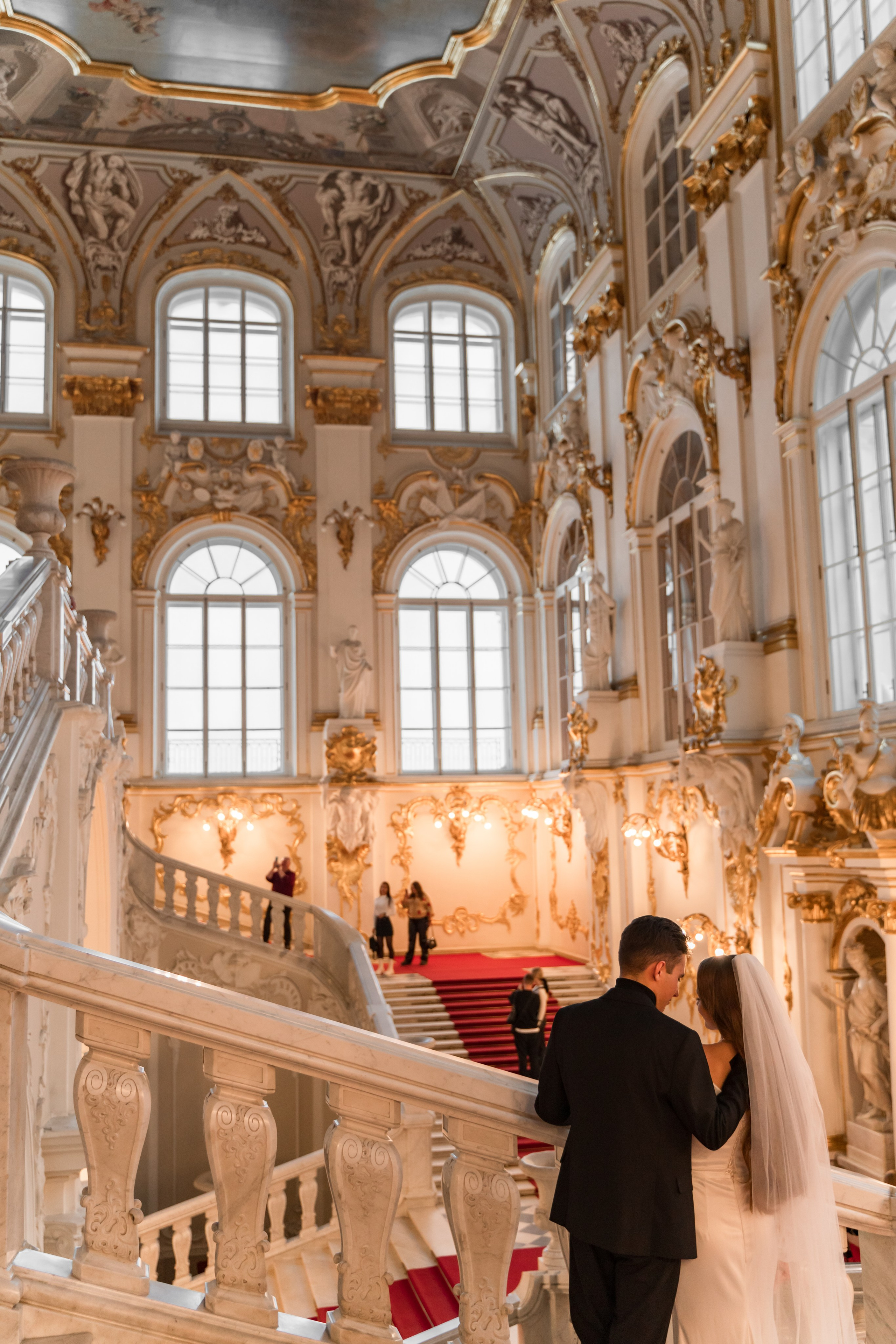 Фотосессия в Эрмитаже упрекрасно передаст Ваш стиль свадьбы!