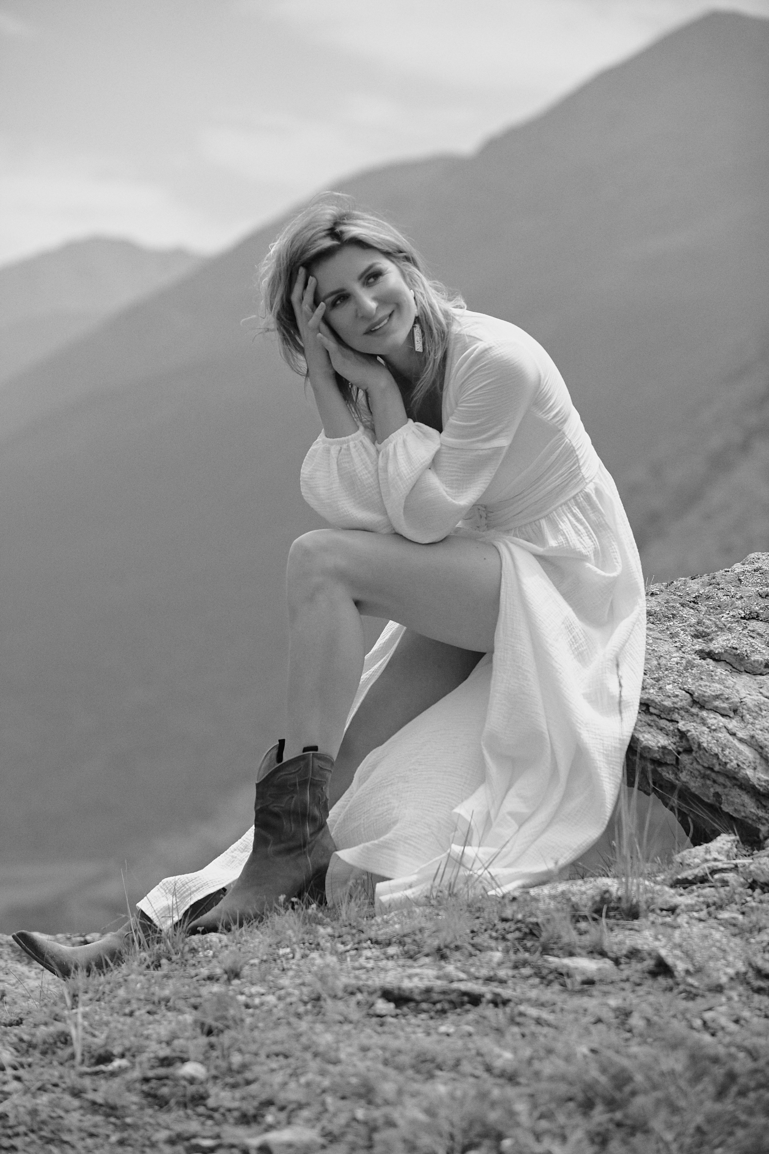 Фотосессия у водопада в Кабардино-Балкарии. Фотограф Продюсер в горах КБР / Москва  Нальчик Горы