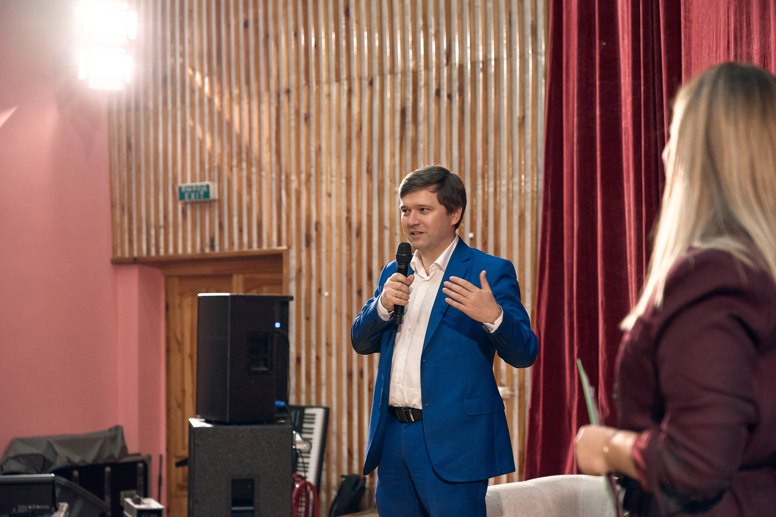 Встреча в издательстве «Наука». Контент-фотограф в Москве Тима Забабурин