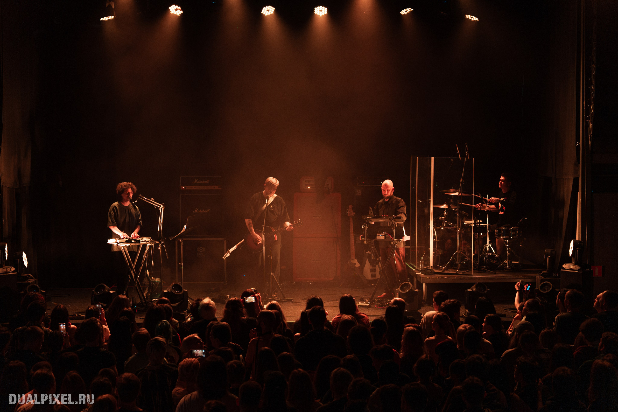 DenDerty концерт в Москве 30.03.2025. Магия музыки в кадре: Концертная Фотография