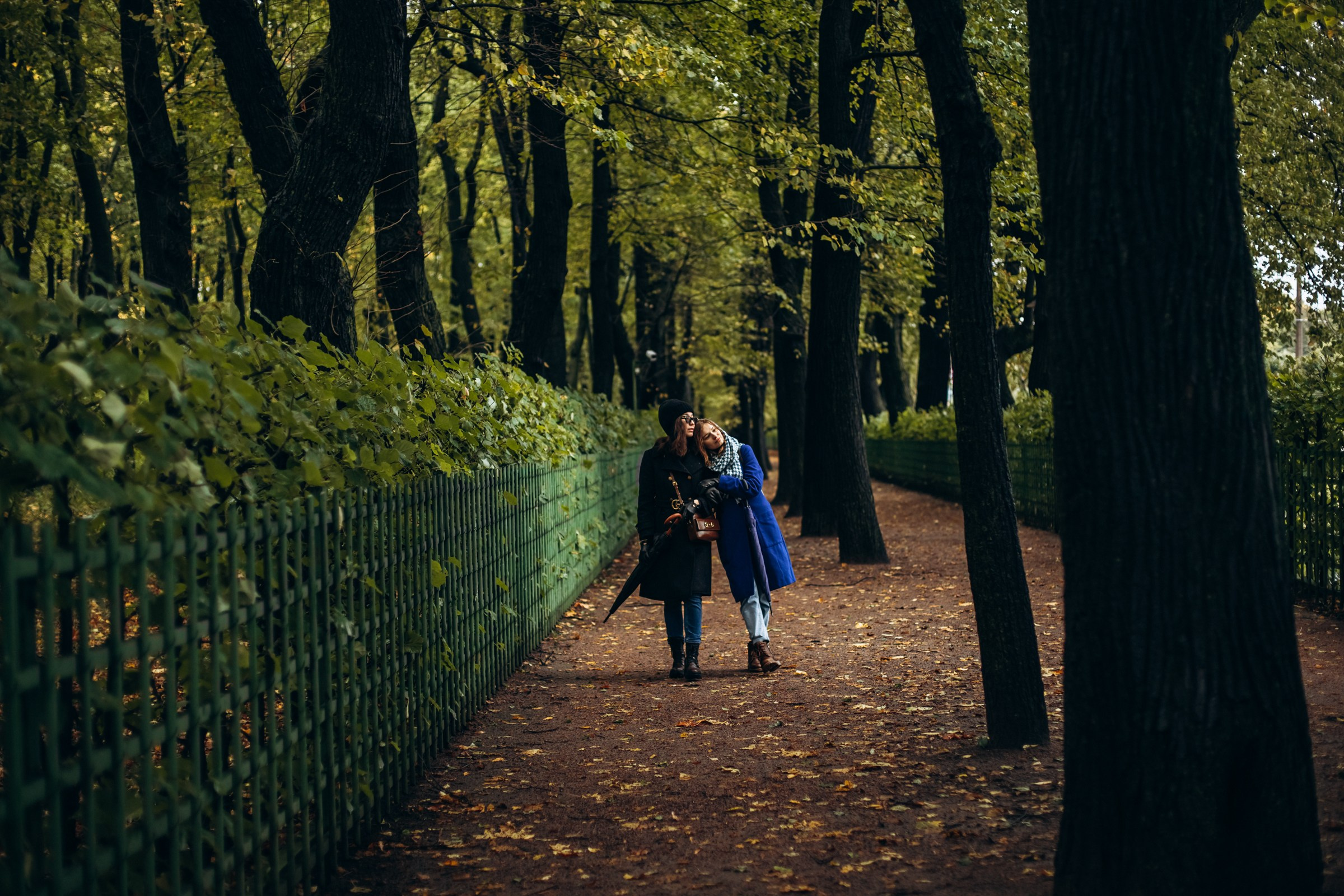 Александра и Анна в октябре. Фотопрогулка в Петербурге. Индивидуальный и семейный фотограф в Санкт-Петербурге