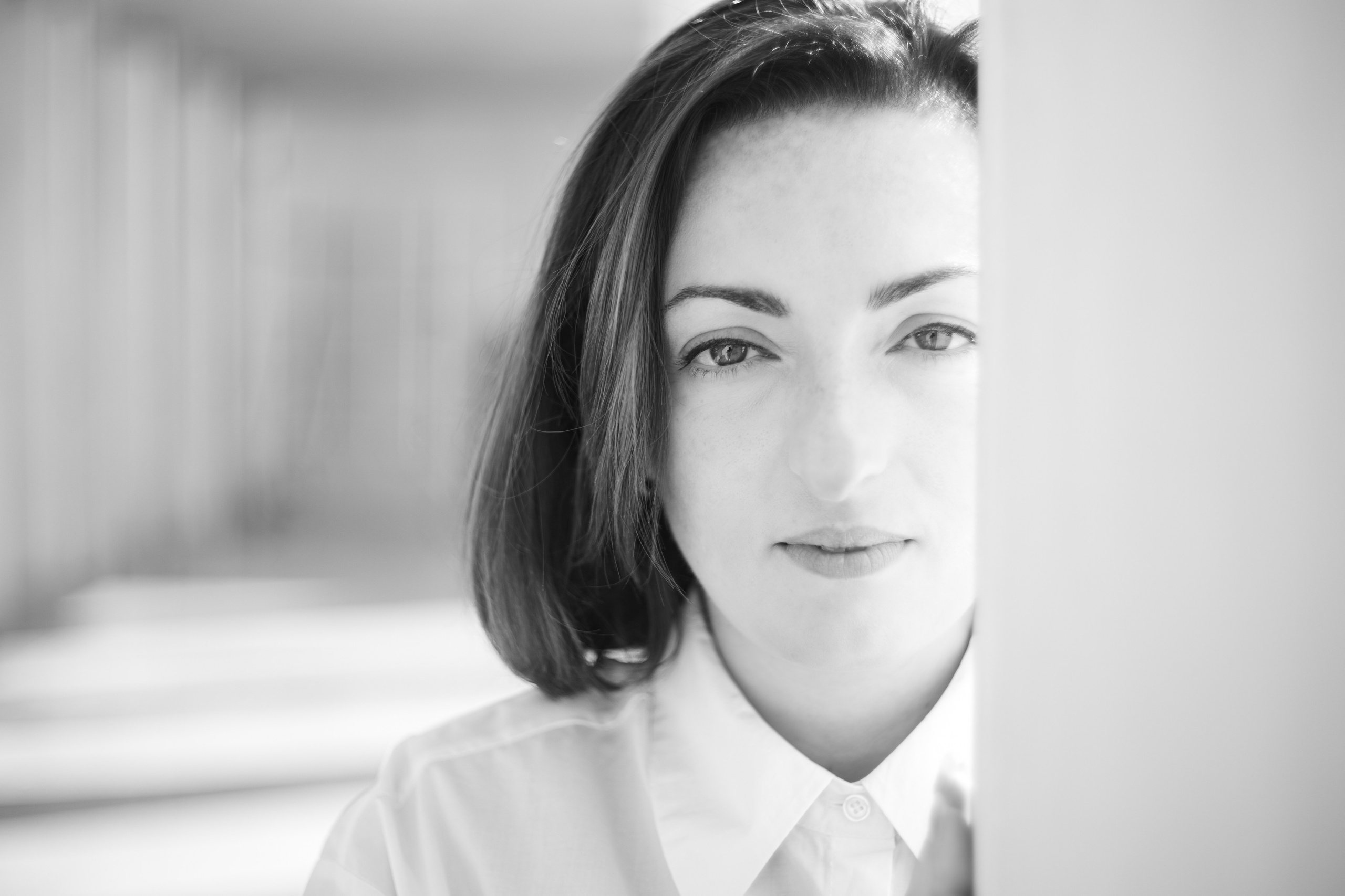 ЧБ стрит портрет с глубокими тенями. Фотограф в Москве портреты | репортажи | спорт