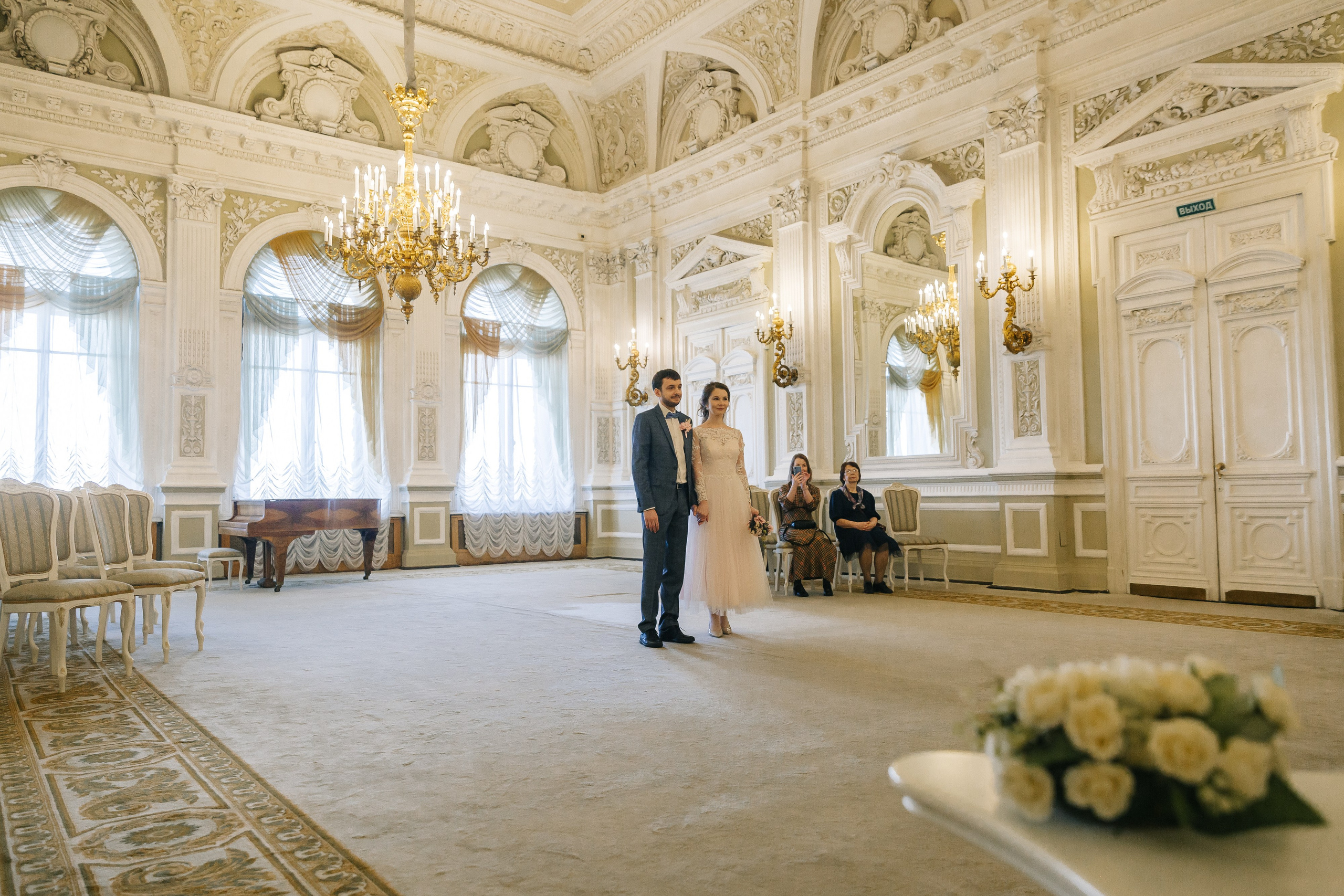 МАЙ | Дворец № 1, Атланты, Эрмитажный дворик. Свадебный фотограф в Санкт-Петербурге Полина Корзухина