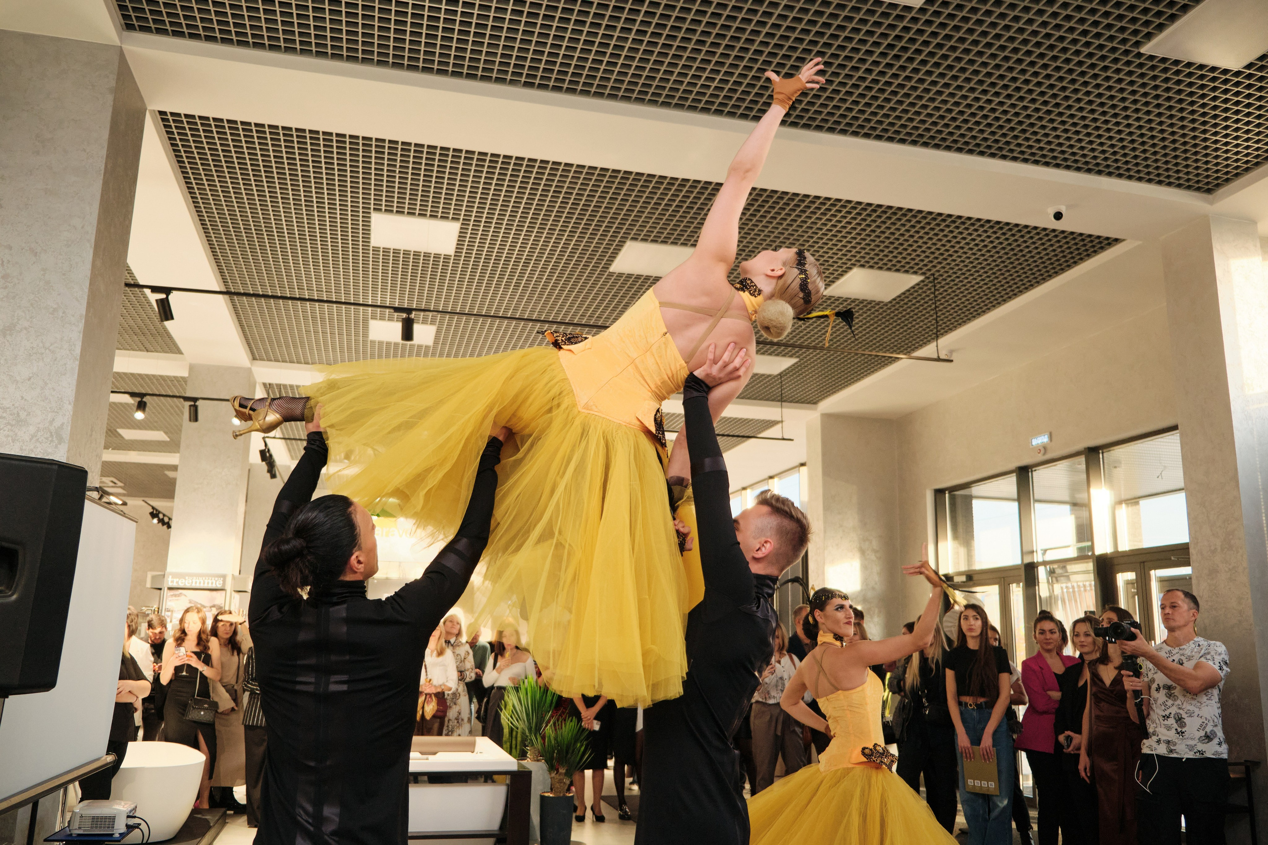 Открытие салона 100 градусов. Антон Ив