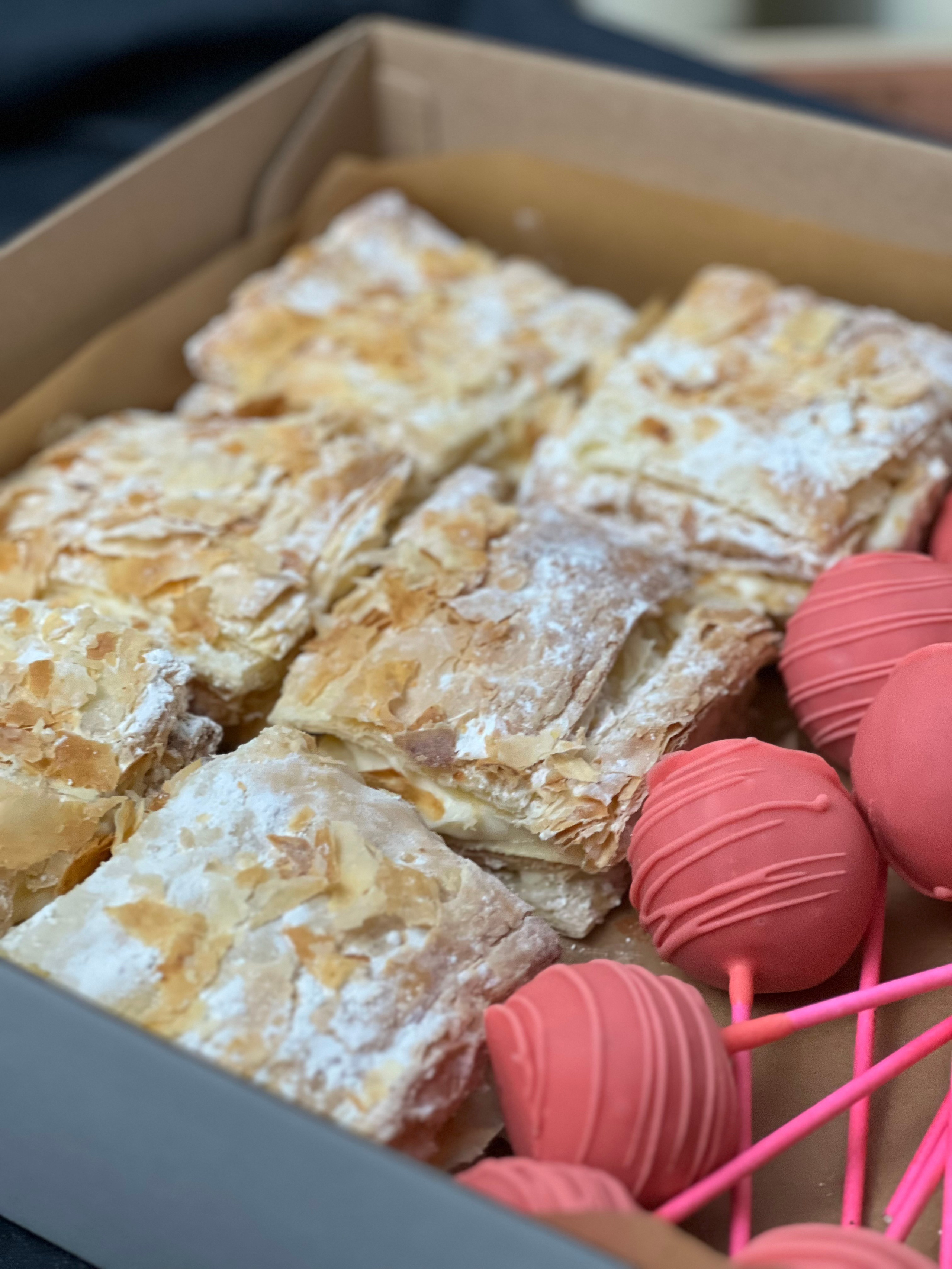 Торты и десерты. Выездной кейтеринг, съедобные букеты, торты и сладости на заказ