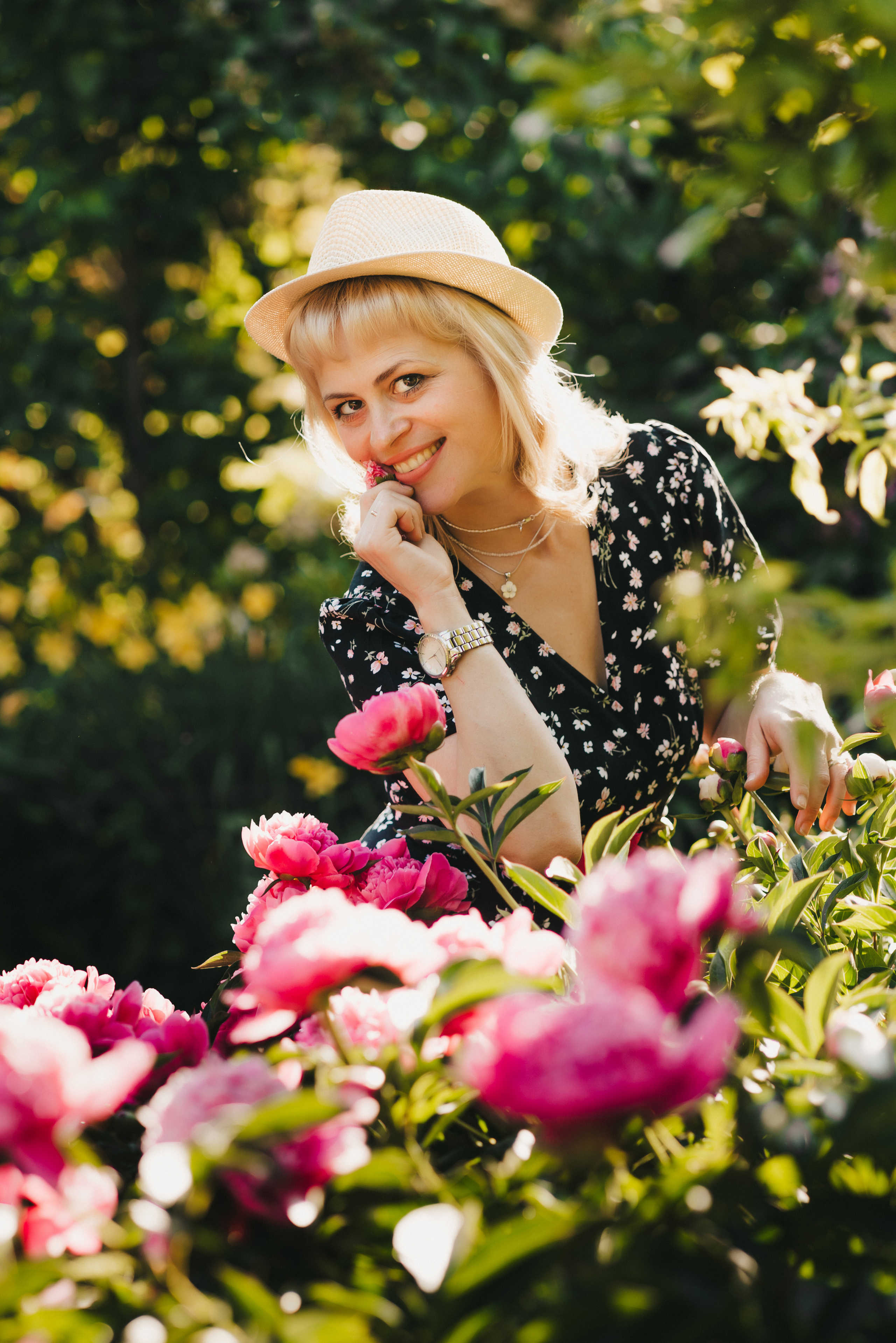 Женская фотосъемка в парке.