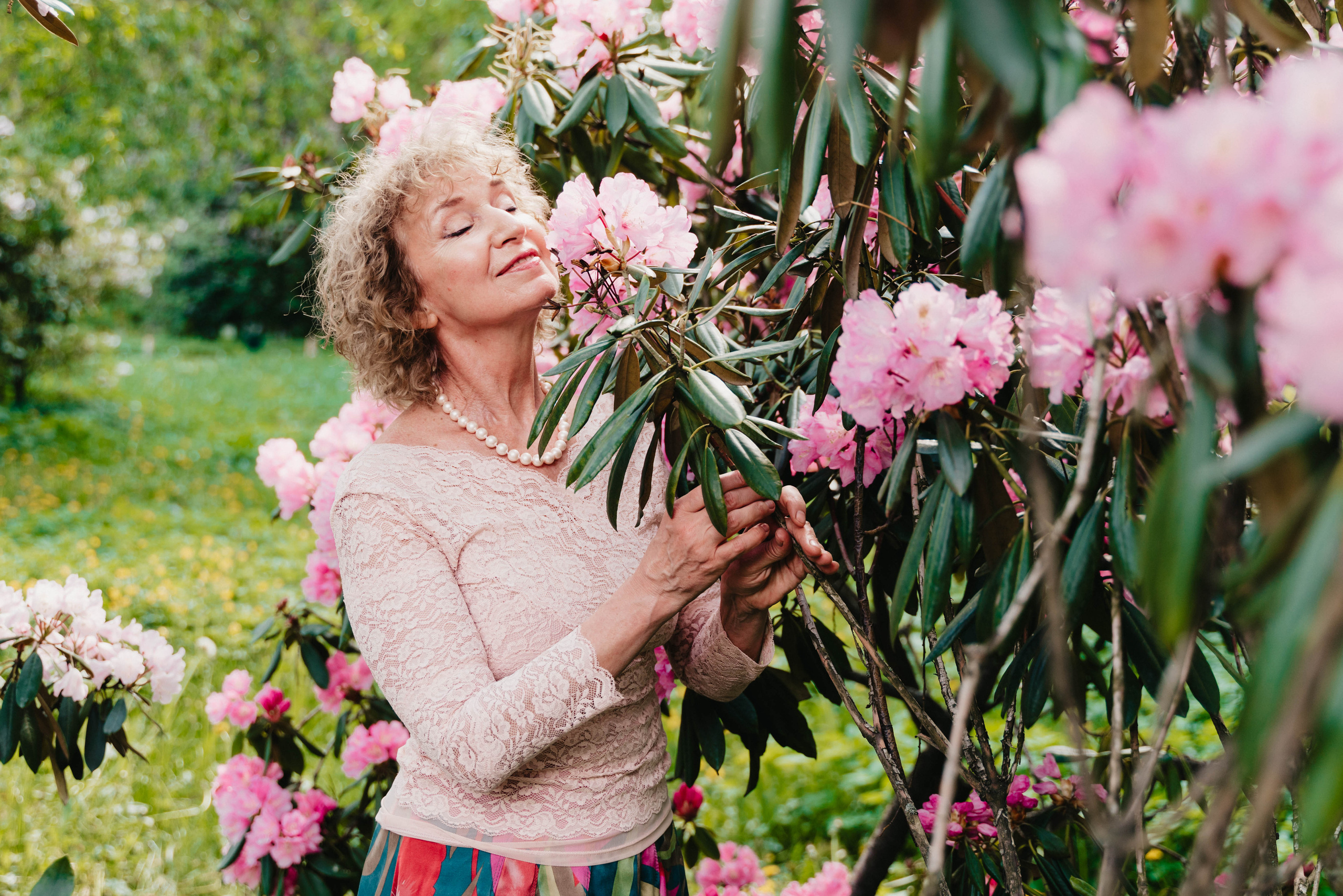 Женский портретный Питерский фотограф.Фотосессия с пионами в Ботаническом саду.