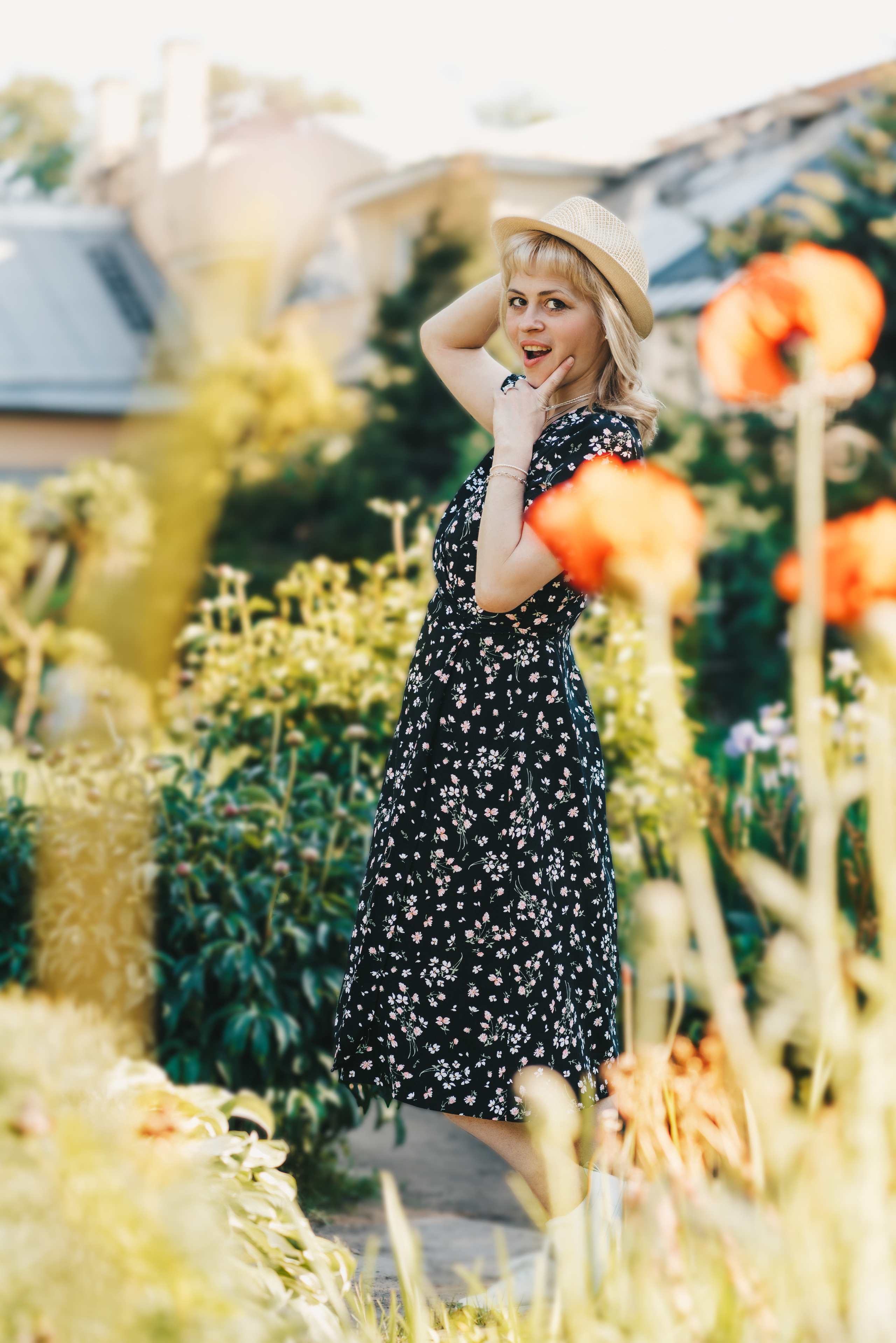 Профессиональная фотосессия в парке. Фотосессия с маками в Ботаническом саду.