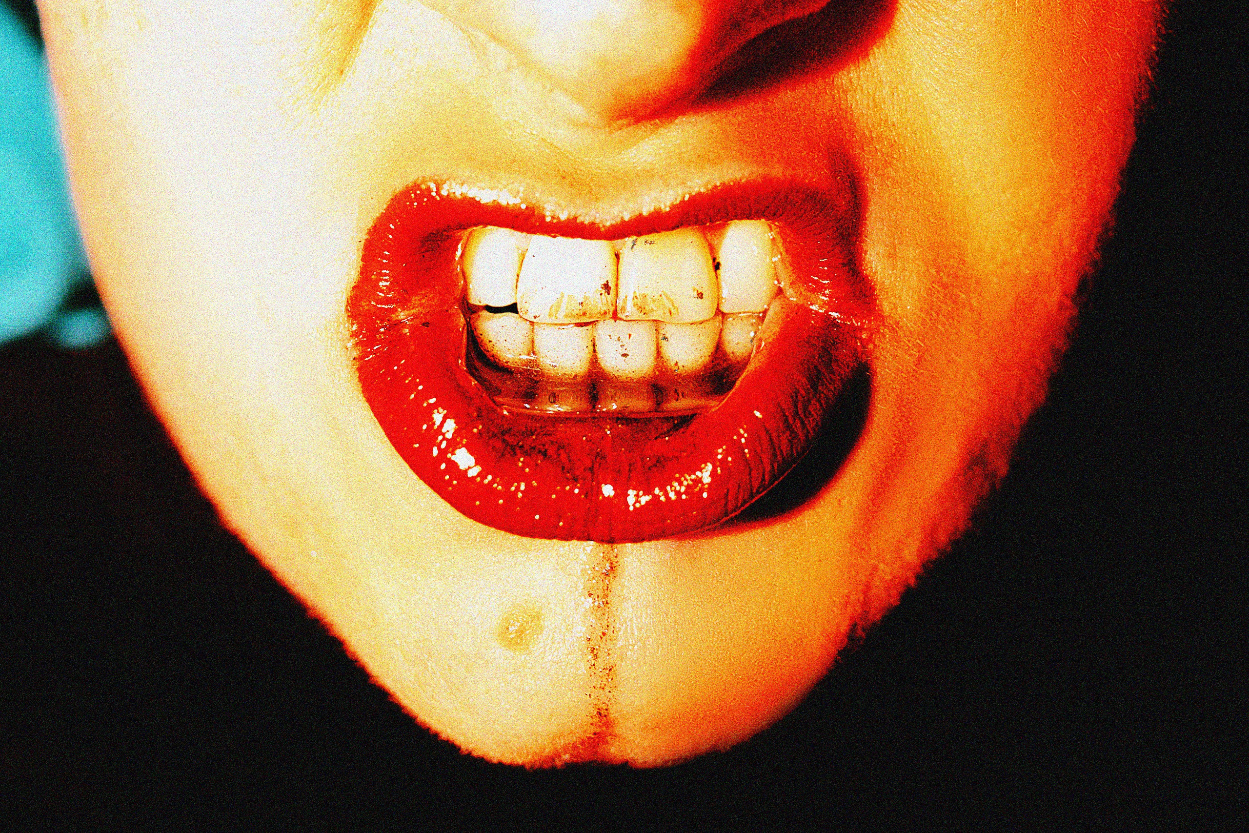 обложка, стоковое фото, рок, фотография на обложку, альбом, сингл, рот, зубы, омерзение, контраст