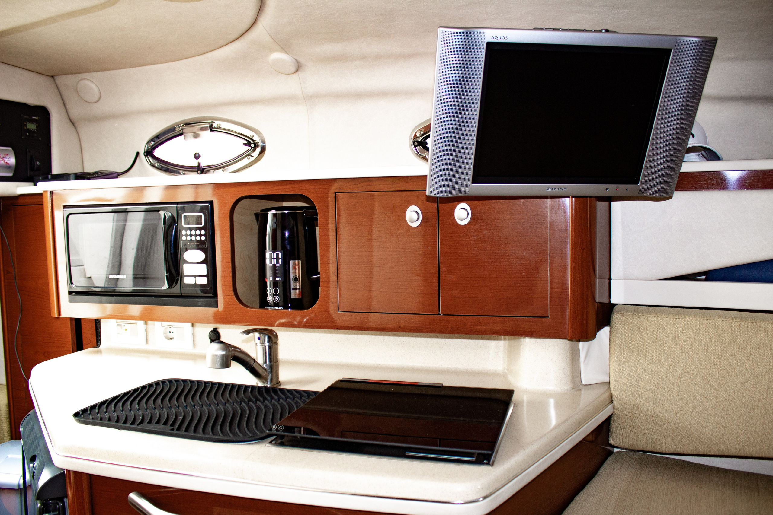 Катер Корсика Аренда Яхты в Сочи Яхтанаморе YACHTANAMORE