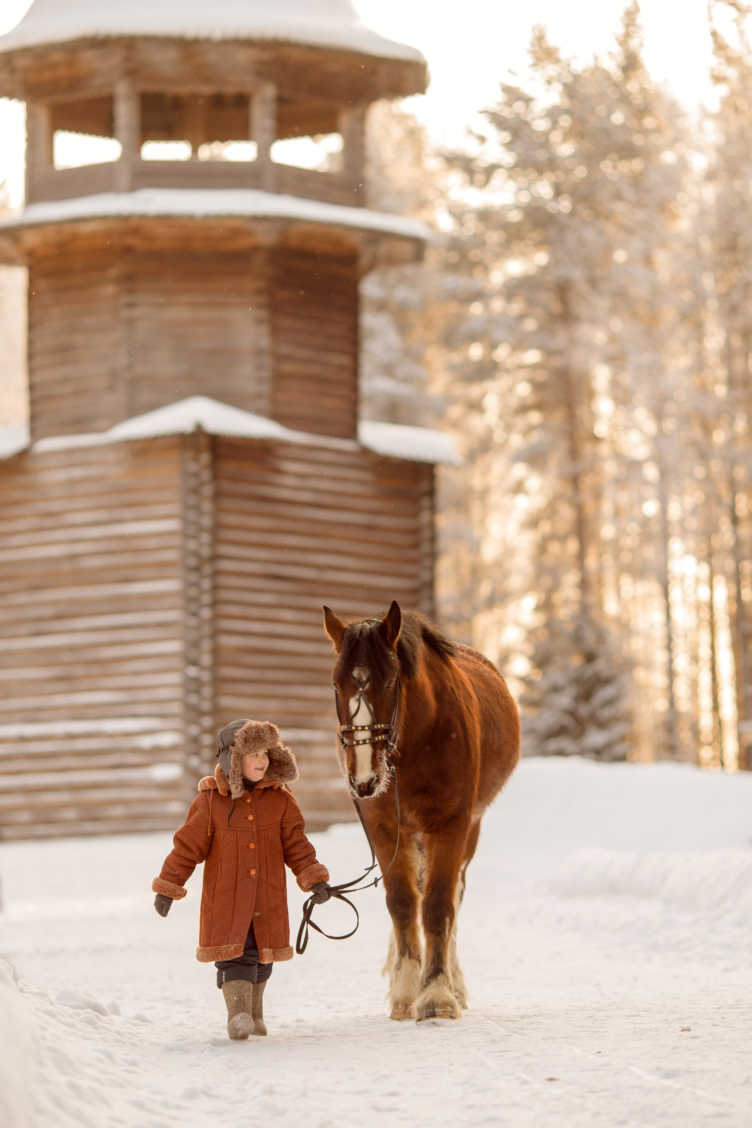 Детская фотосессия с лошадью зимой