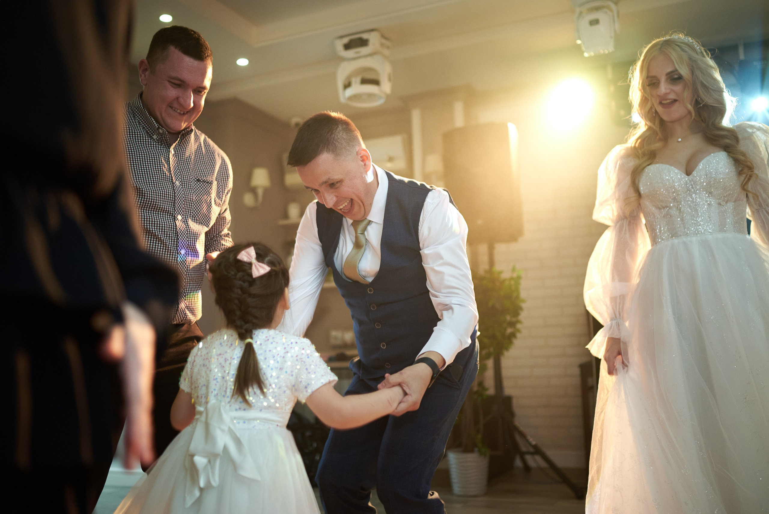 Фотограф Старый Оскол, Губкин. Свадебная фотосессия, доступная цена. Профессиональный фотограф Старый Оскол, Губкин — свадьба, венчание, крещение, юбилей и день рождения