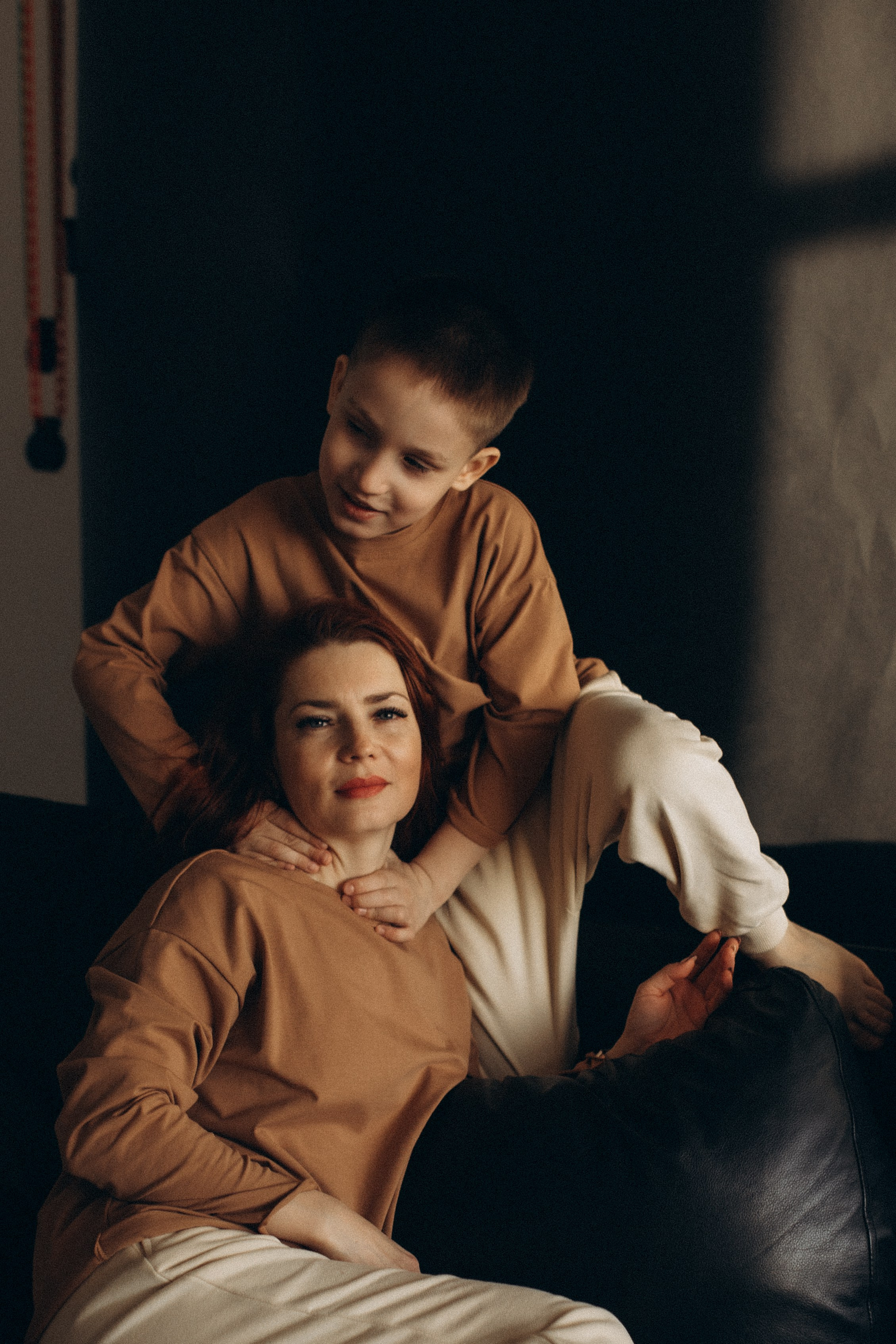 Любовь мамы и сына. Семейный фотограф lifestyle в Новосибирске Елена Шпилевая