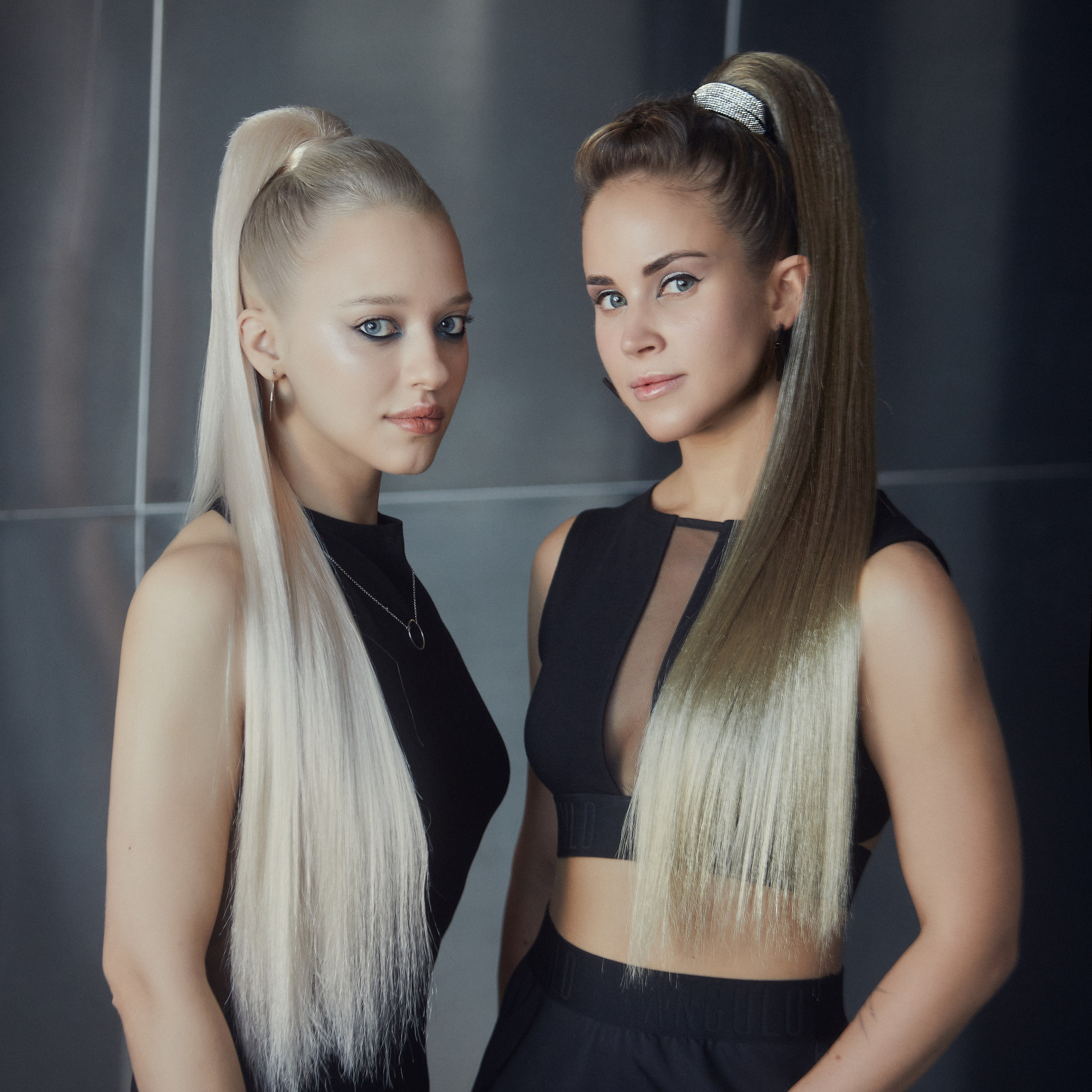 Фото для сайта Hairshop: хвост светлый блонд, рекламная съёмка.