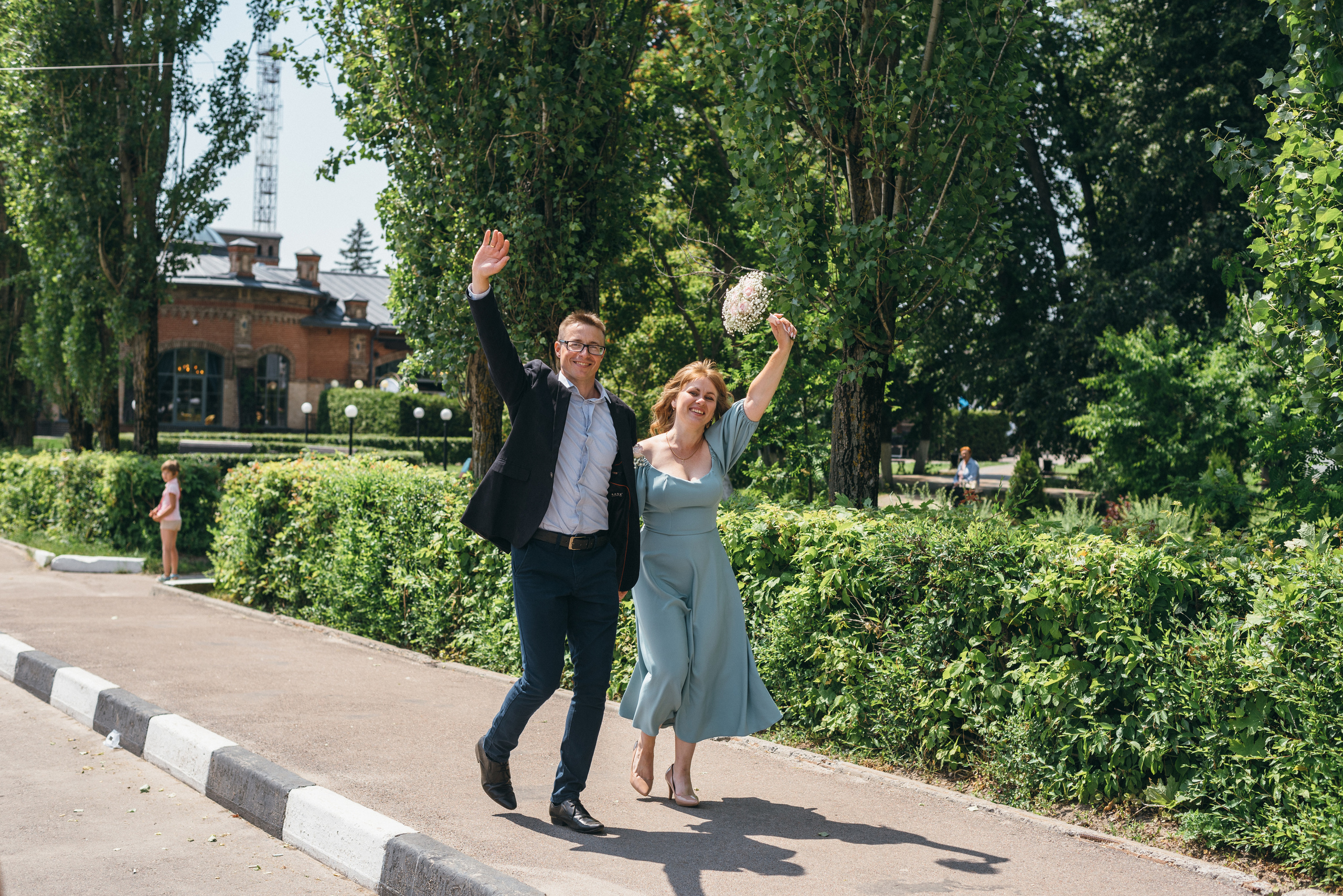 Свадебная прогулка в Рамони. Свадебный фотограф — фотограф на свадьбу в Воронеже — Свадебное фото