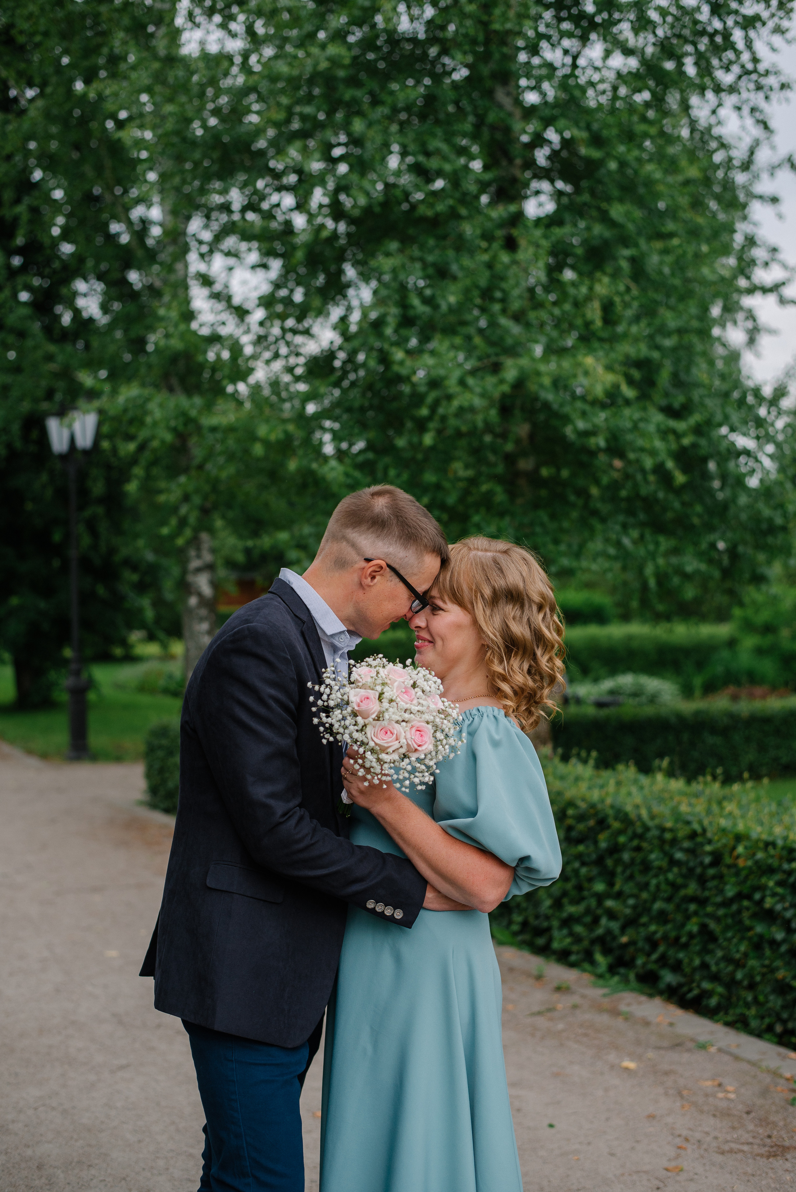 Свадебная прогулка в Рамони. Свадебный фотограф — фотограф на свадьбу в Воронеже — Свадебное фото