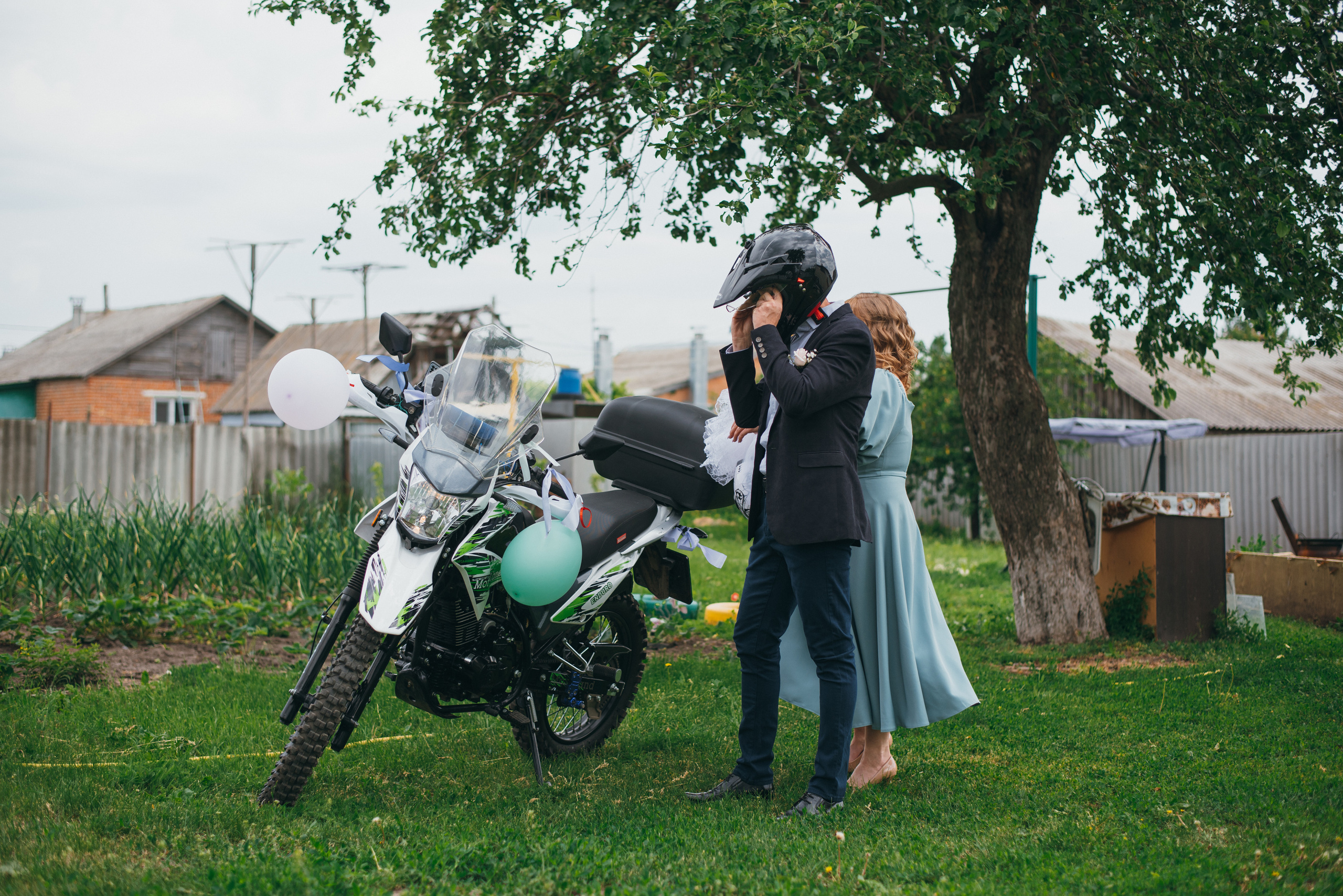 Свадебная прогулка в Рамони. Свадебный фотограф — фотограф на свадьбу в Воронеже — Свадебное фото