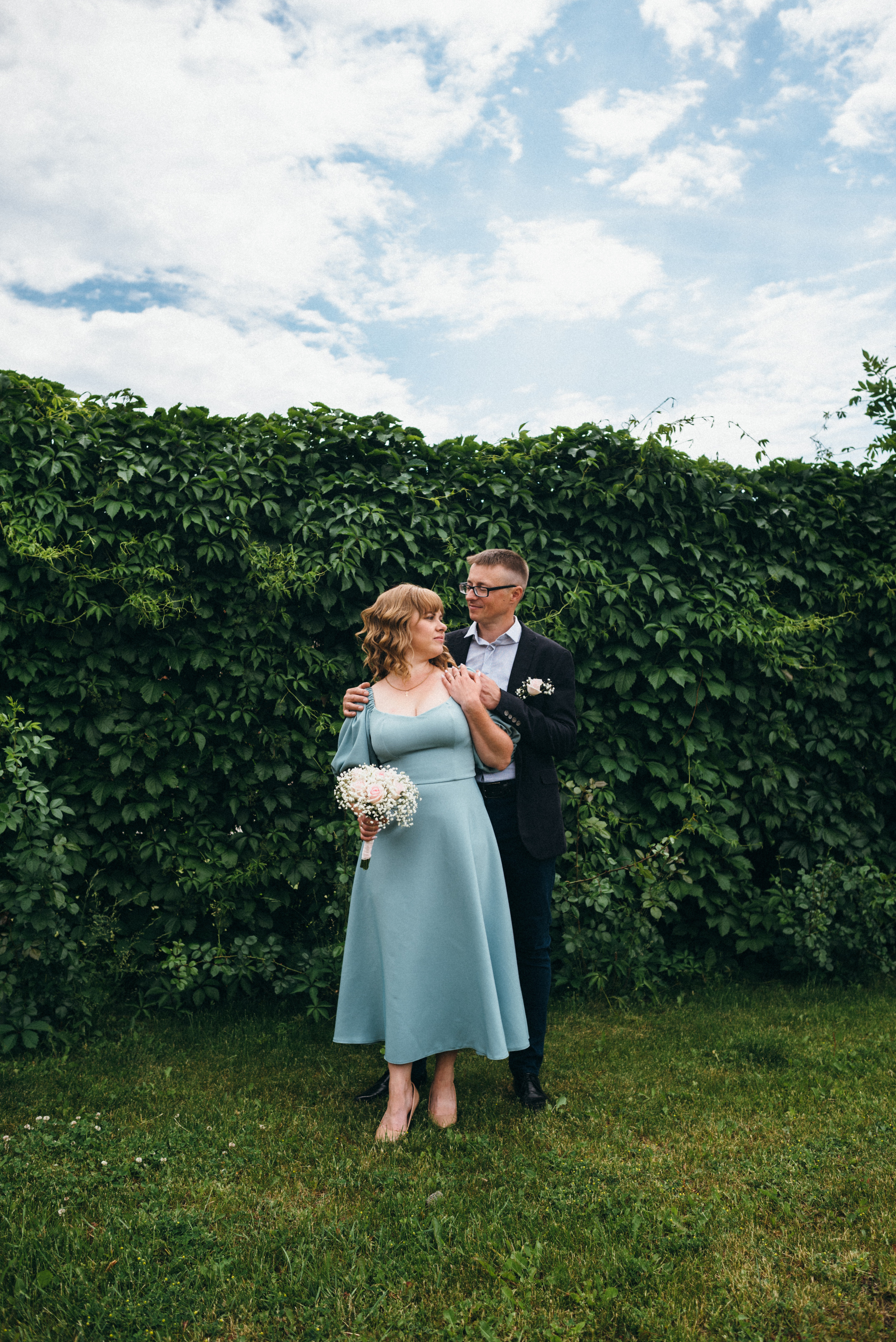 Свадебная прогулка в Рамони. Свадебный фотограф — фотограф на свадьбу в Воронеже — Свадебное фото