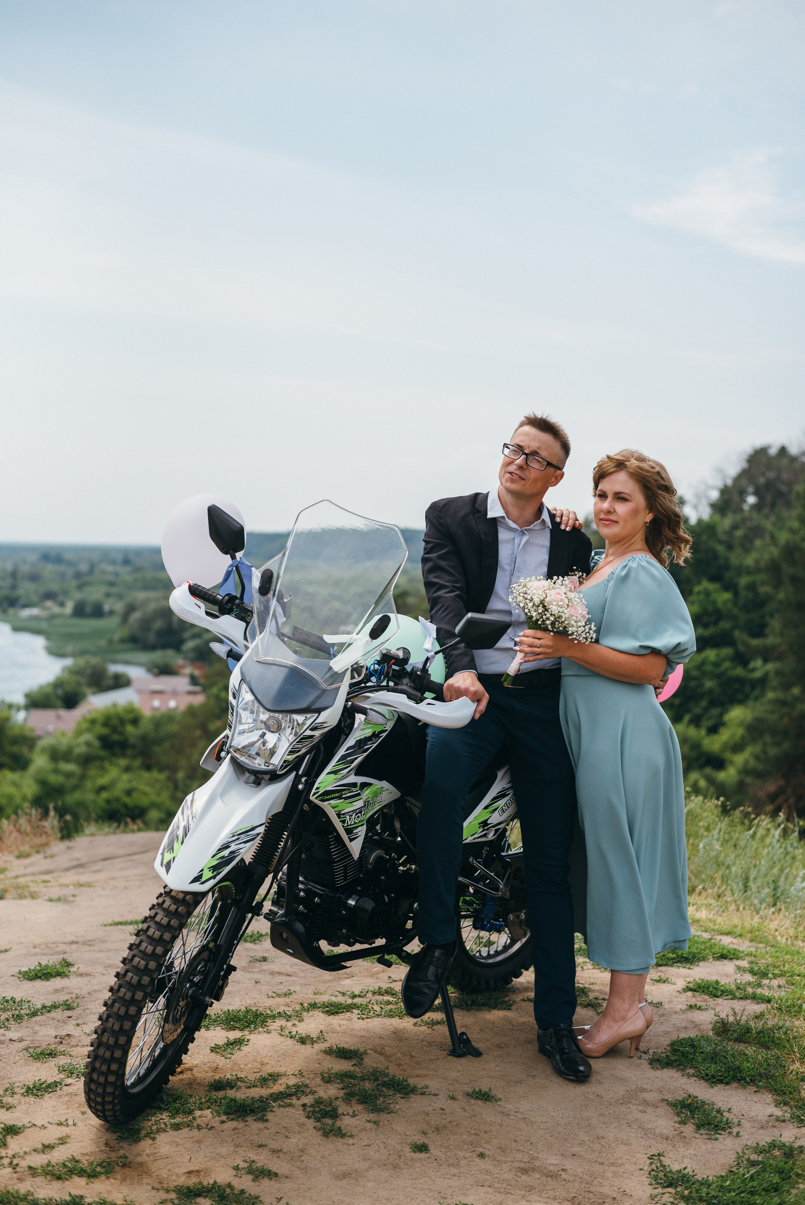 Свадебная прогулка в Рамони. Свадебный фотограф — фотограф на свадьбу в Воронеже — Свадебное фото