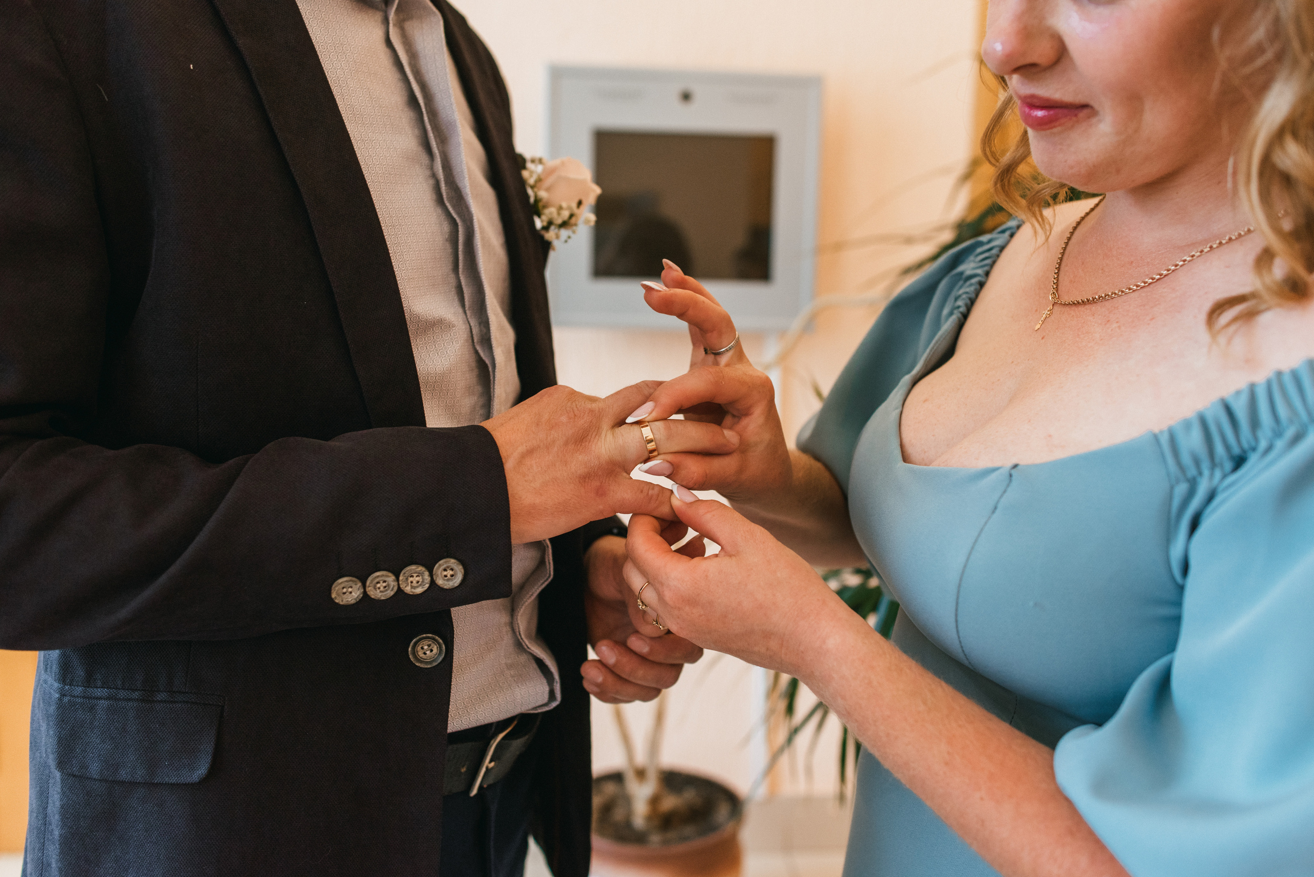 Свадебная прогулка в Рамони. Свадебный фотограф — фотограф на свадьбу в Воронеже — Свадебное фото