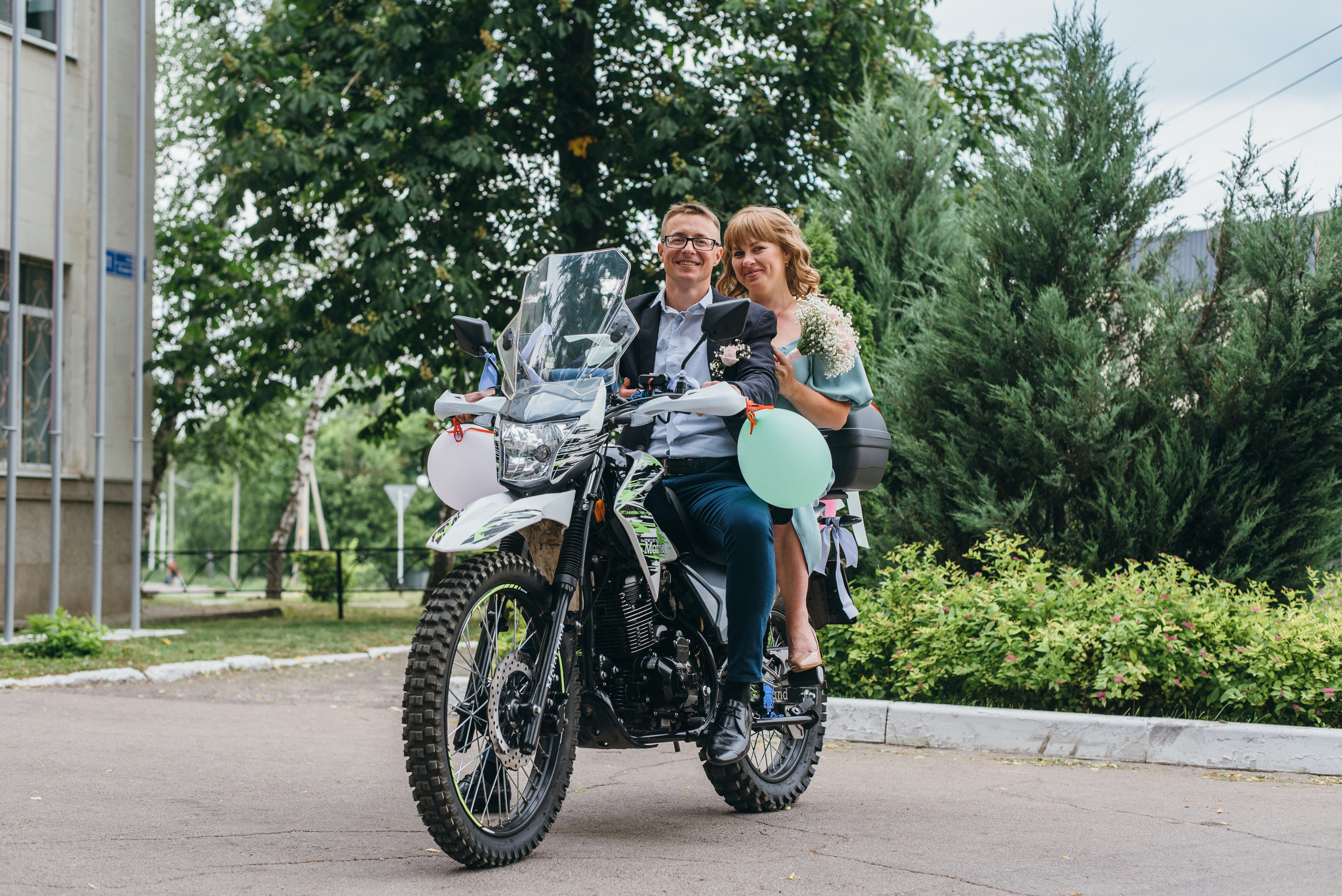 Свадебная прогулка в Рамони. Свадебный фотограф — фотограф на свадьбу в Воронеже — Свадебное фото