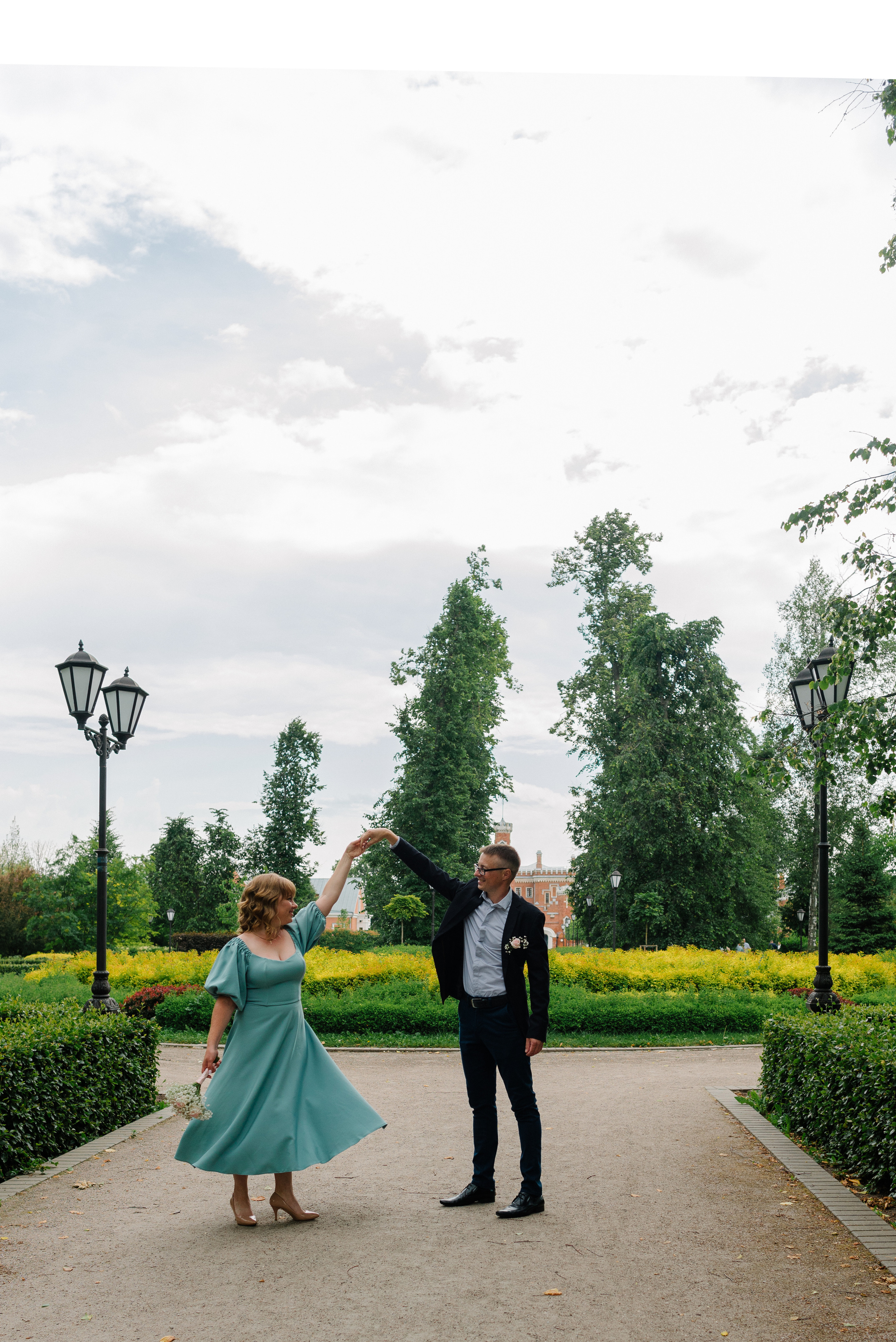 Свадебная прогулка в Рамони. Свадебный фотограф — фотограф на свадьбу в Воронеже — Свадебное фото