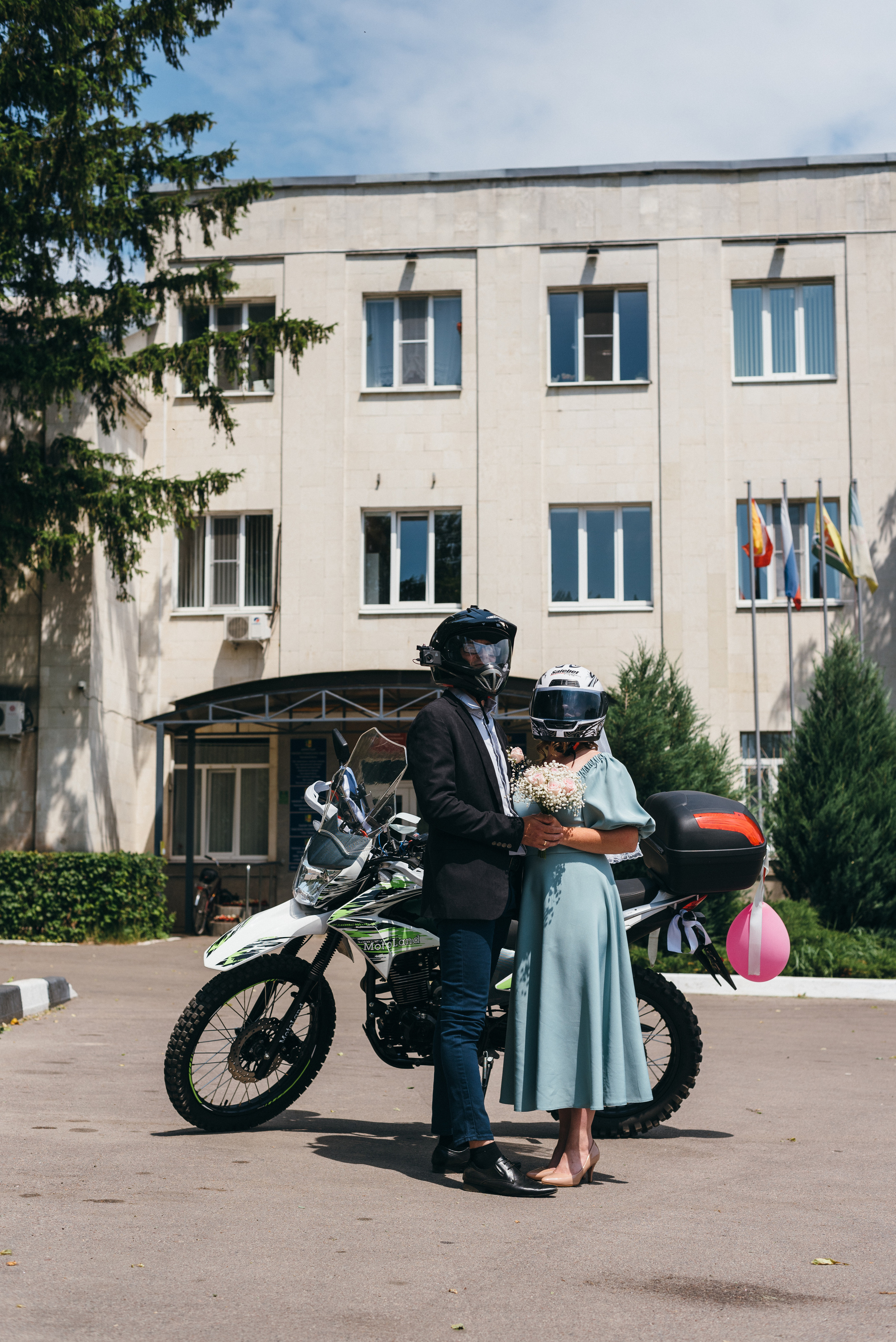 Свадебная прогулка в Рамони. Свадебный фотограф — фотограф на свадьбу в Воронеже — Свадебное фото