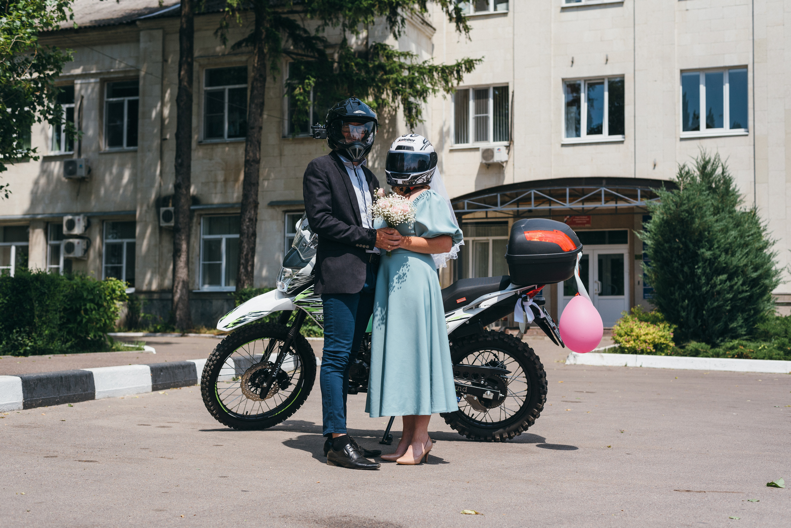 Свадебная прогулка в Рамони. Свадебный фотограф — фотограф на свадьбу в Воронеже — Свадебное фото