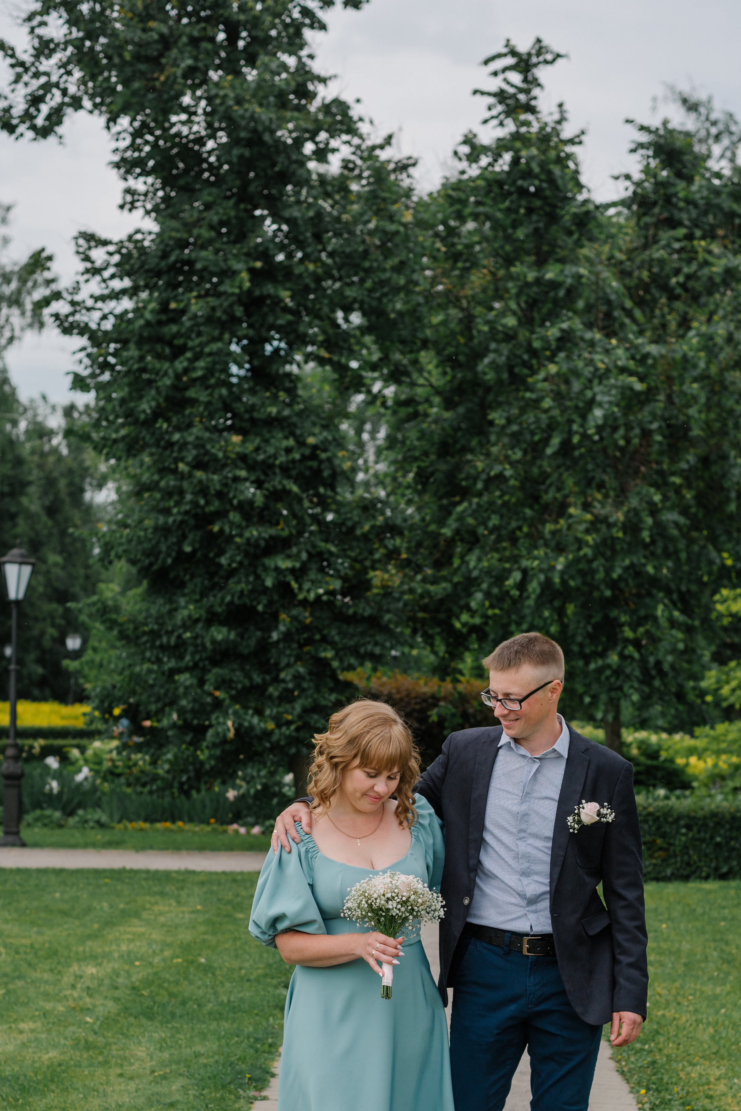 Свадебная прогулка в Рамони. Свадебный фотограф — фотограф на свадьбу в Воронеже — Свадебное фото