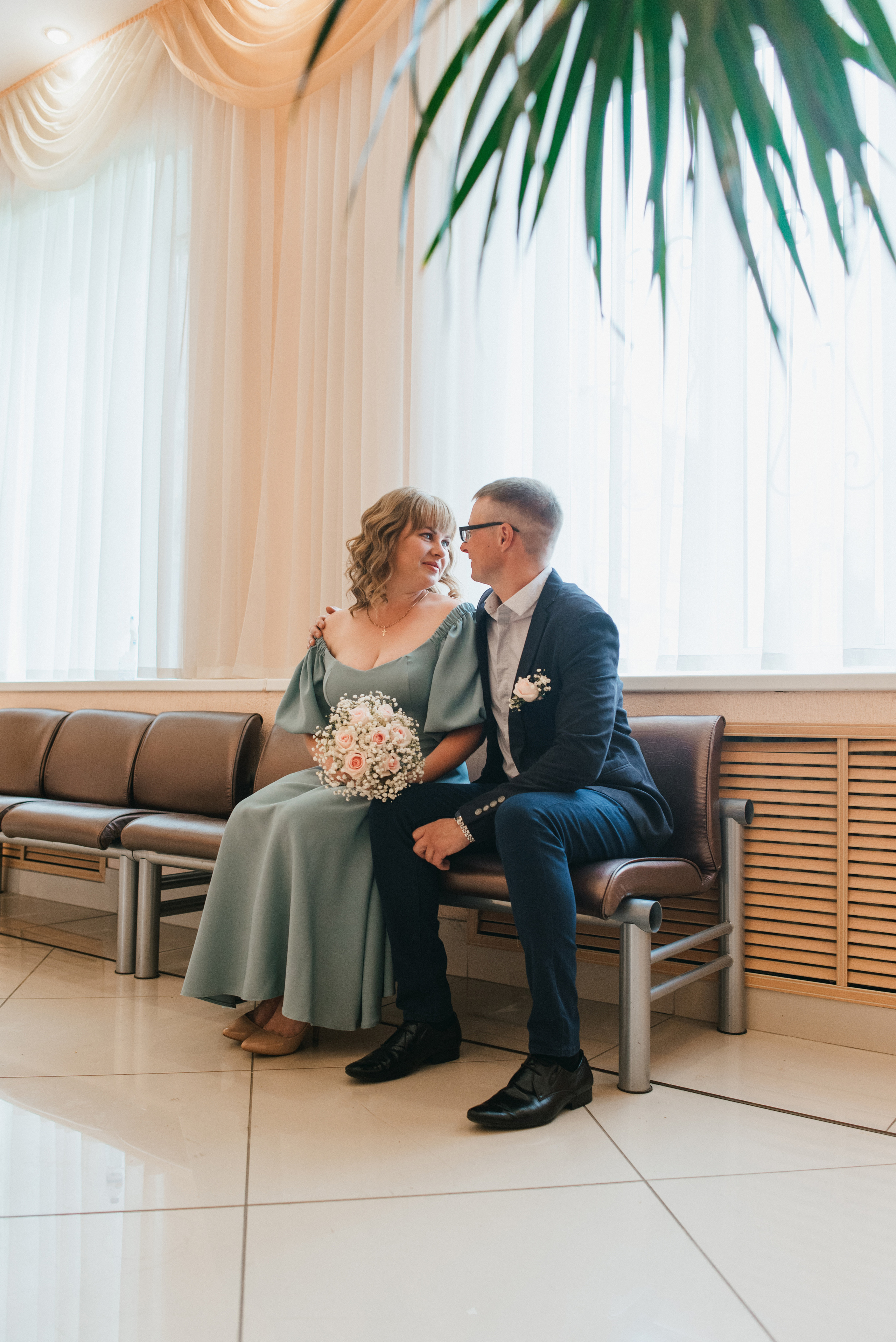 Свадебная прогулка в Рамони. Свадебный фотограф — фотограф на свадьбу в Воронеже — Свадебное фото