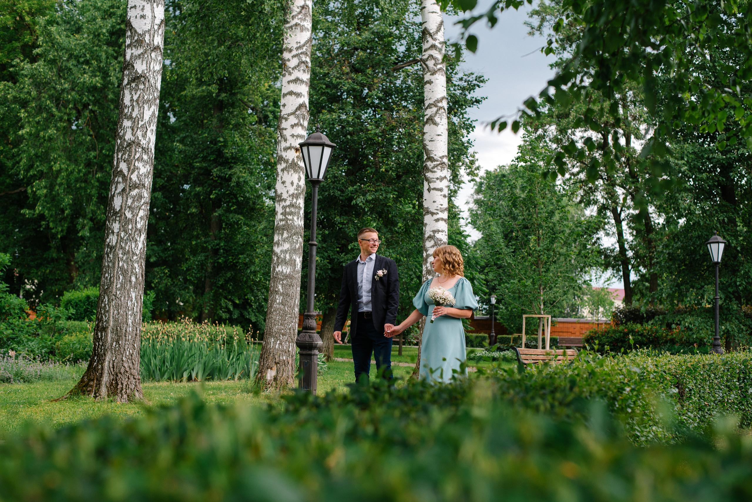 Свадебная прогулка в Рамони. Свадебный фотограф — фотограф на свадьбу в Воронеже — Свадебное фото