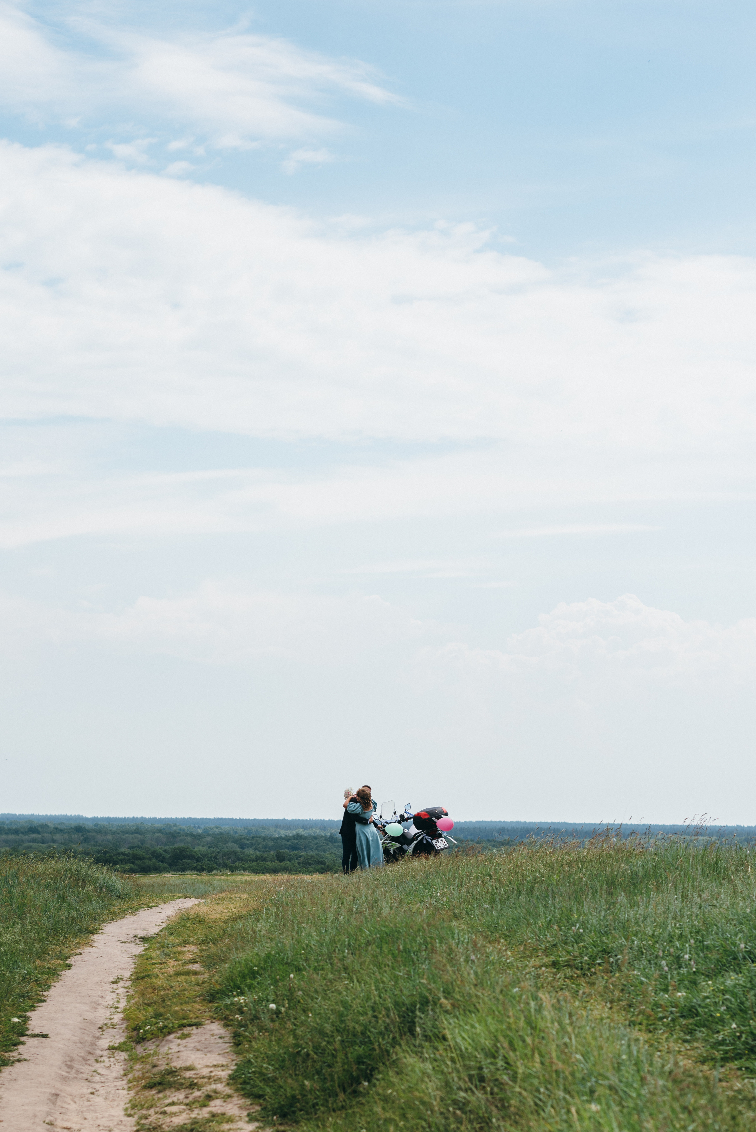 Свадебная прогулка в Рамони. Свадебный фотограф — фотограф на свадьбу в Воронеже — Свадебное фото
