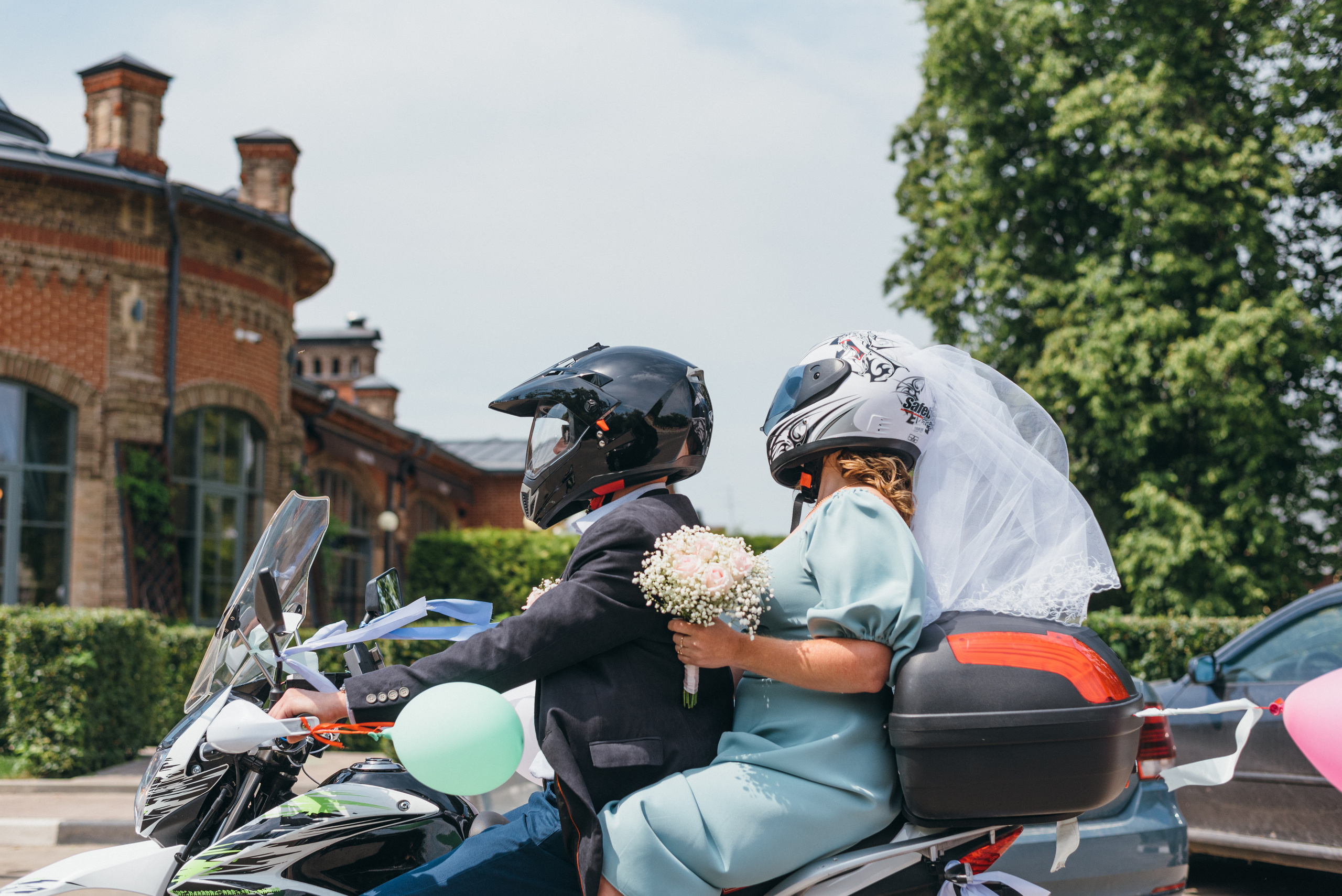 Свадебная прогулка в Рамони. Свадебный фотограф — фотограф на свадьбу в Воронеже — Свадебное фото