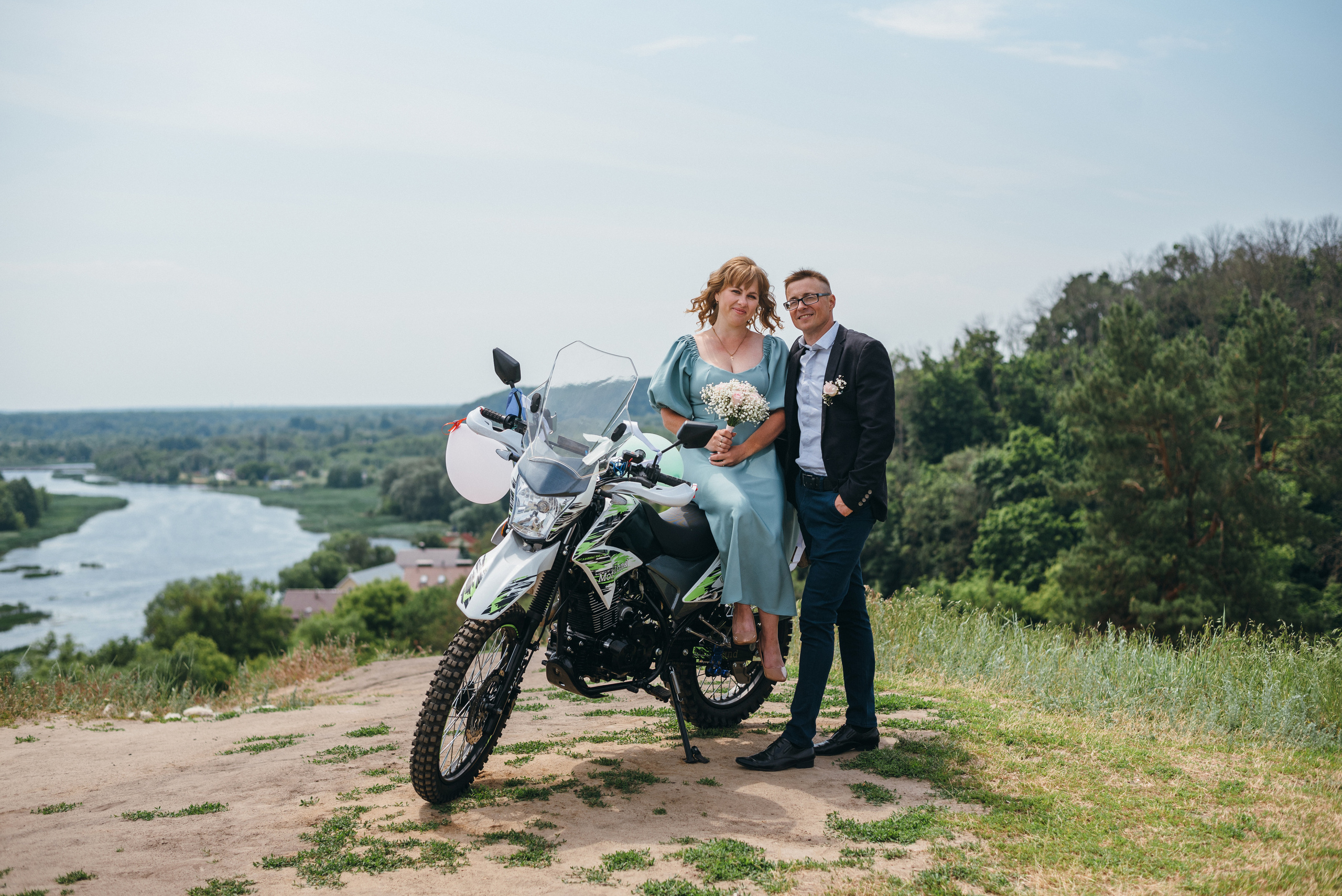 Свадебная прогулка в Рамони. Свадебный фотограф — фотограф на свадьбу в Воронеже — Свадебное фото