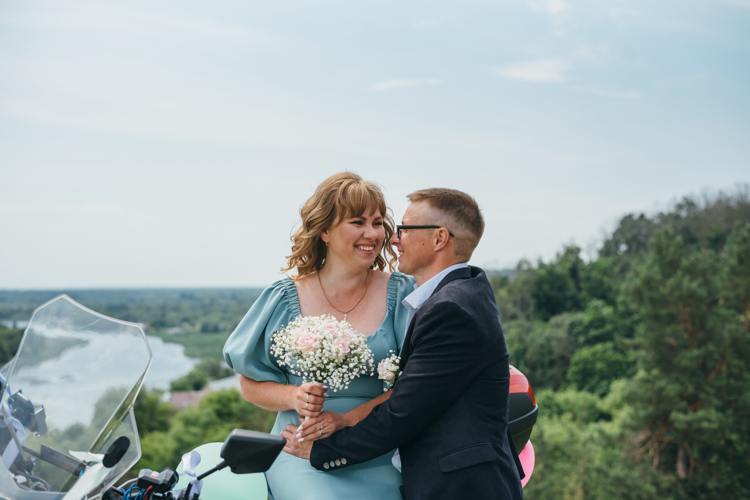 Свадебная прогулка в Рамони. Свадебный фотограф — фотограф на свадьбу в Воронеже — Свадебное фото