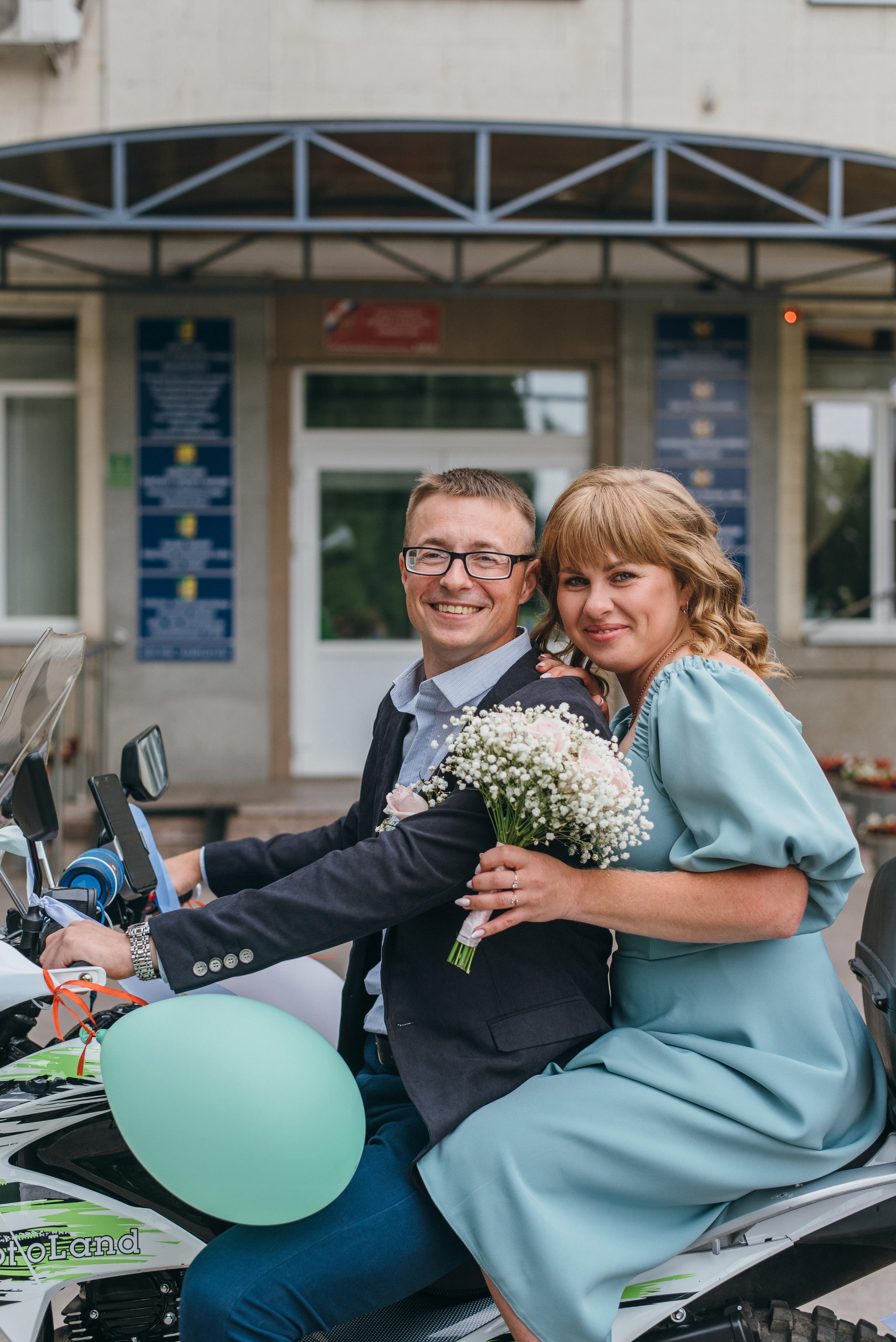 Свадебная прогулка в Рамони. Свадебный фотограф — фотограф на свадьбу в Воронеже — Свадебное фото