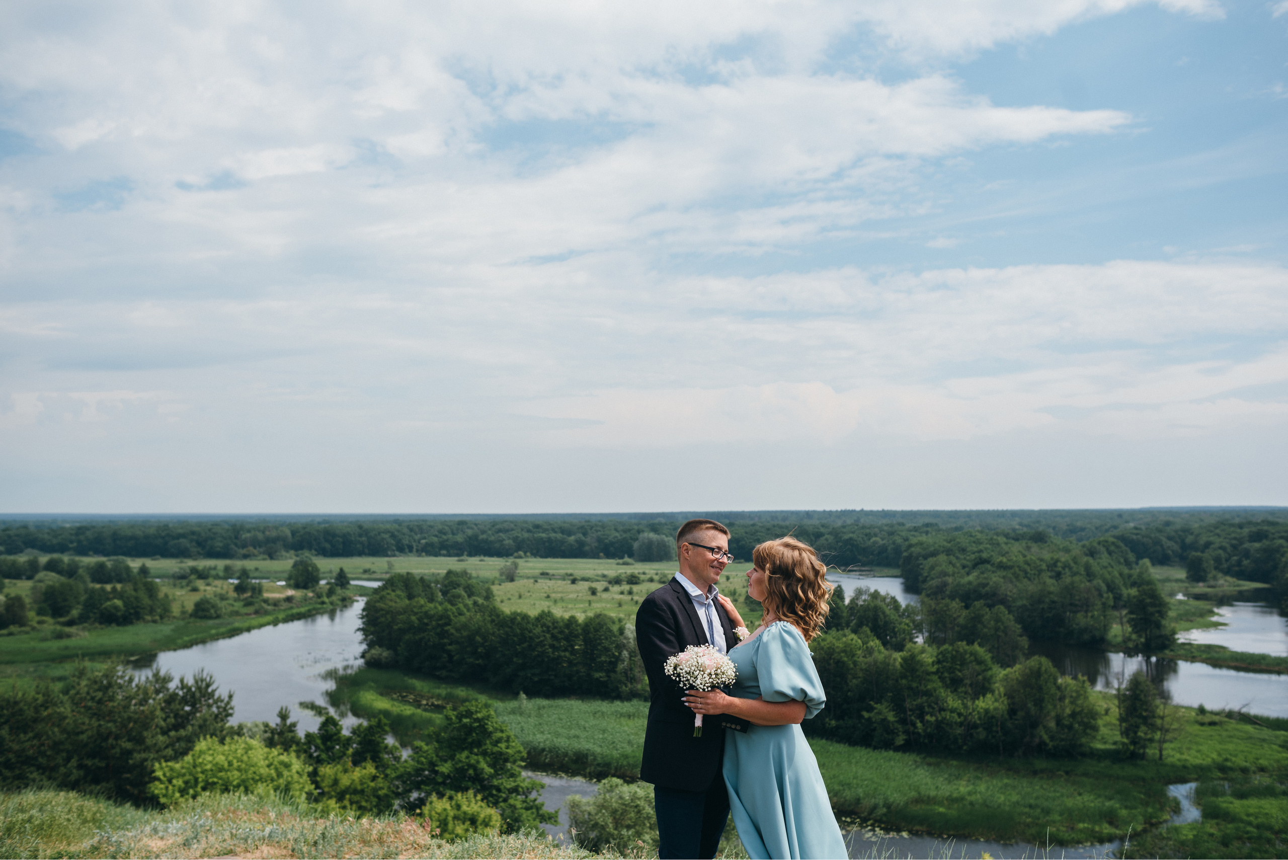 Свадебная прогулка в Рамони. Свадебный фотограф — фотограф на свадьбу в Воронеже — Свадебное фото