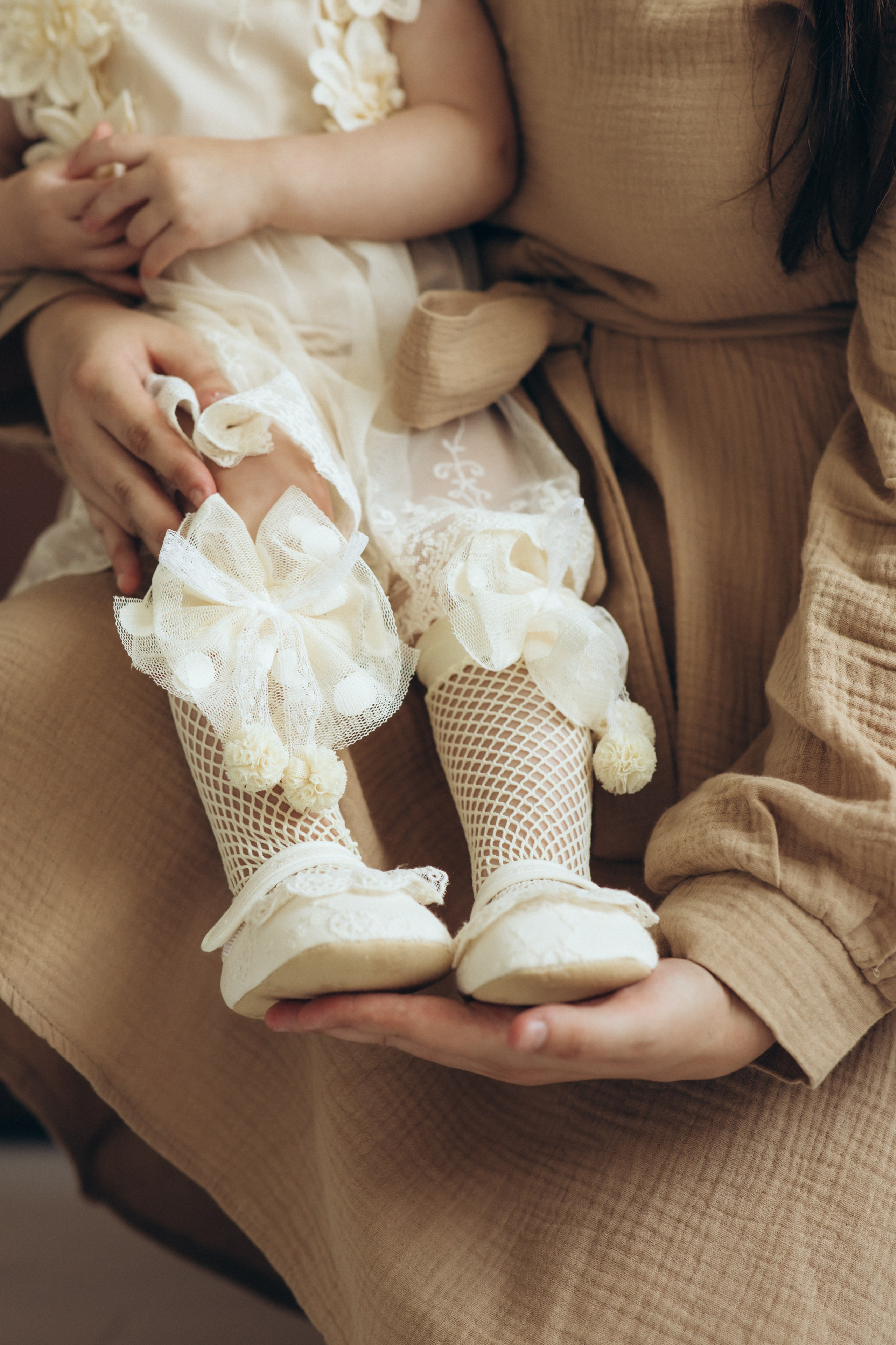 Полина с мамой. Фотограф на крещение в Рязани. Семейный фотограф