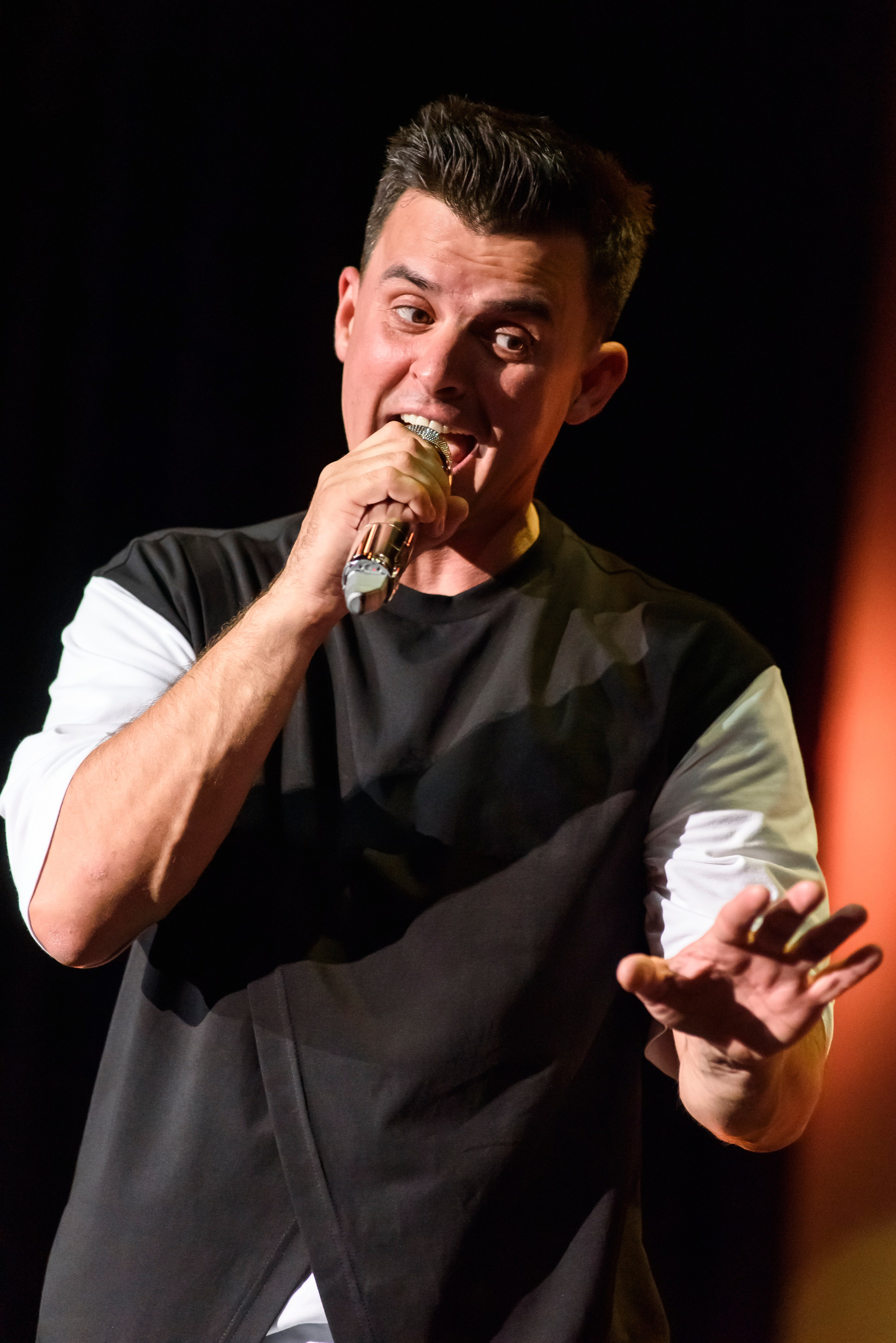 Кирилл Туриченко — Вегас Сити Холл. Бренд-фотограф для экспертов и блогеров в Москве Влада Горбовская