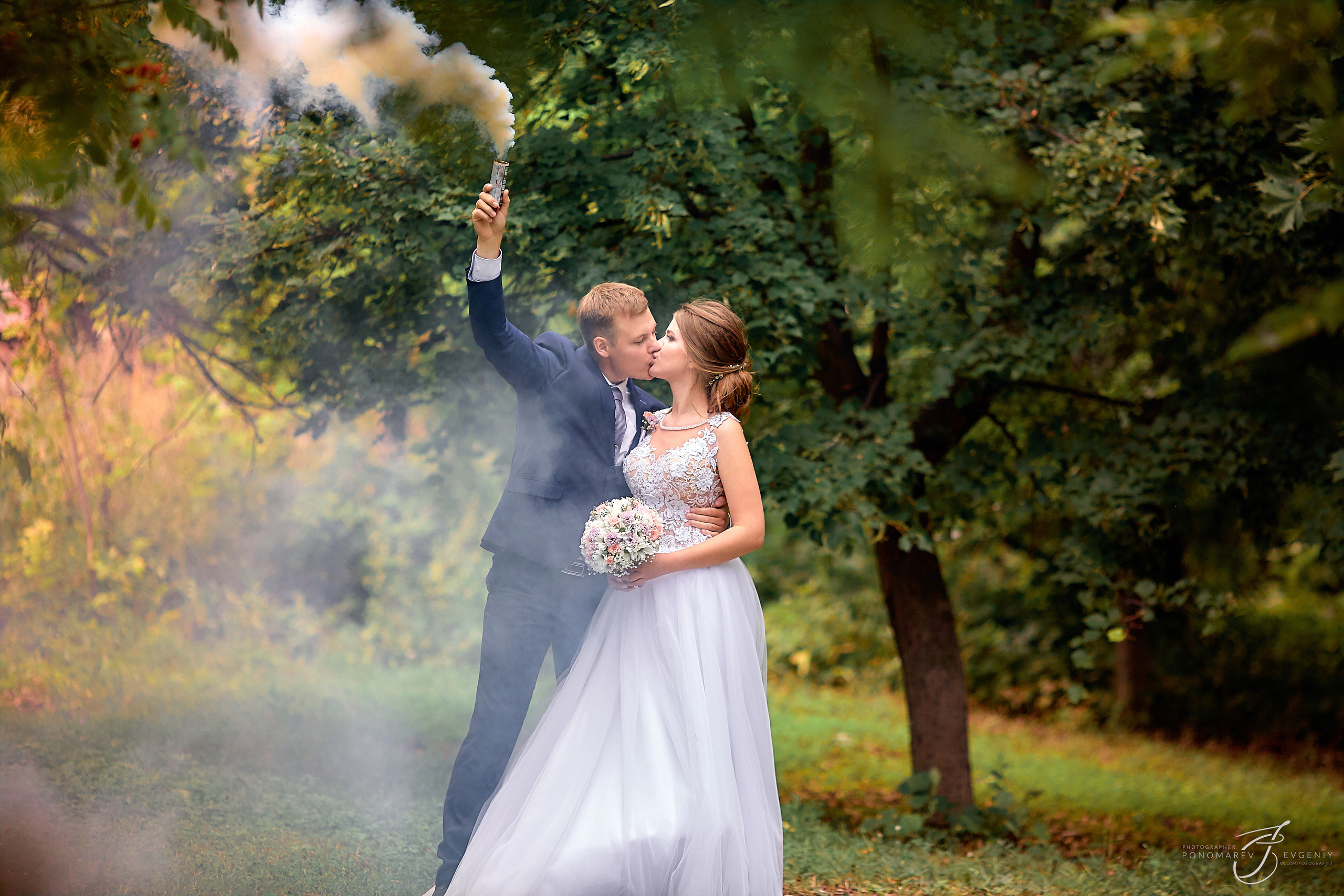 цветной дым на свадьбе