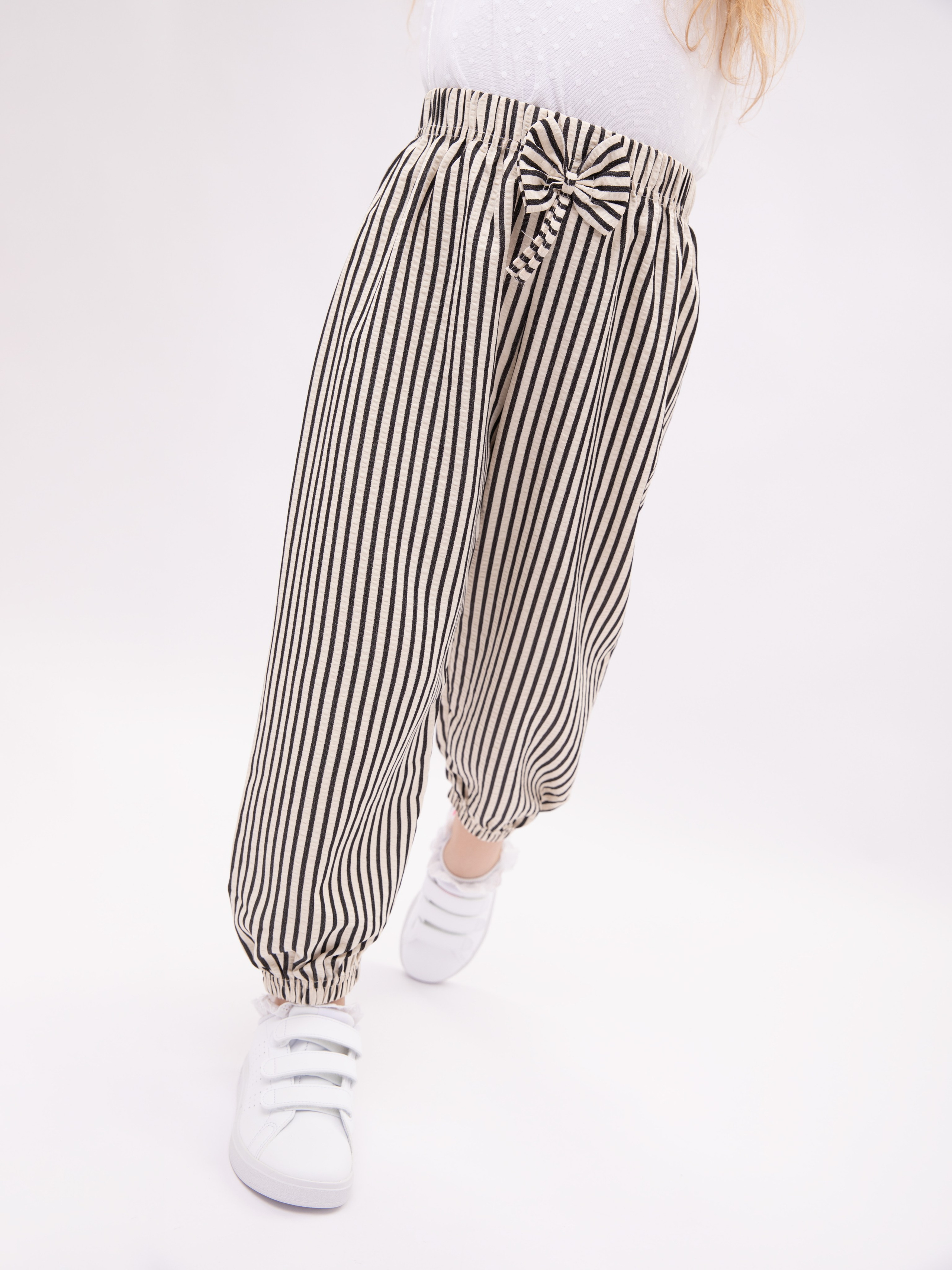 Детские летние брюки. Фотостудия предметной и модельной съёмки для маркетплейсов